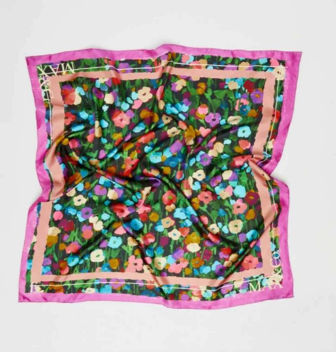 【機場穿搭】max&co絲巾 售價未定(2)