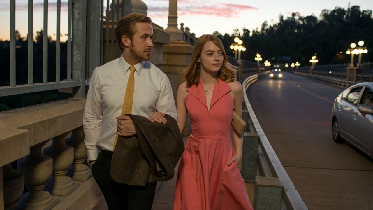 【翻攝imdb】艾瑪史東在《樂來越愛你》中飾演一位充滿鬥志的女演員，一舉贏得奧斯卡最佳女主角獎。