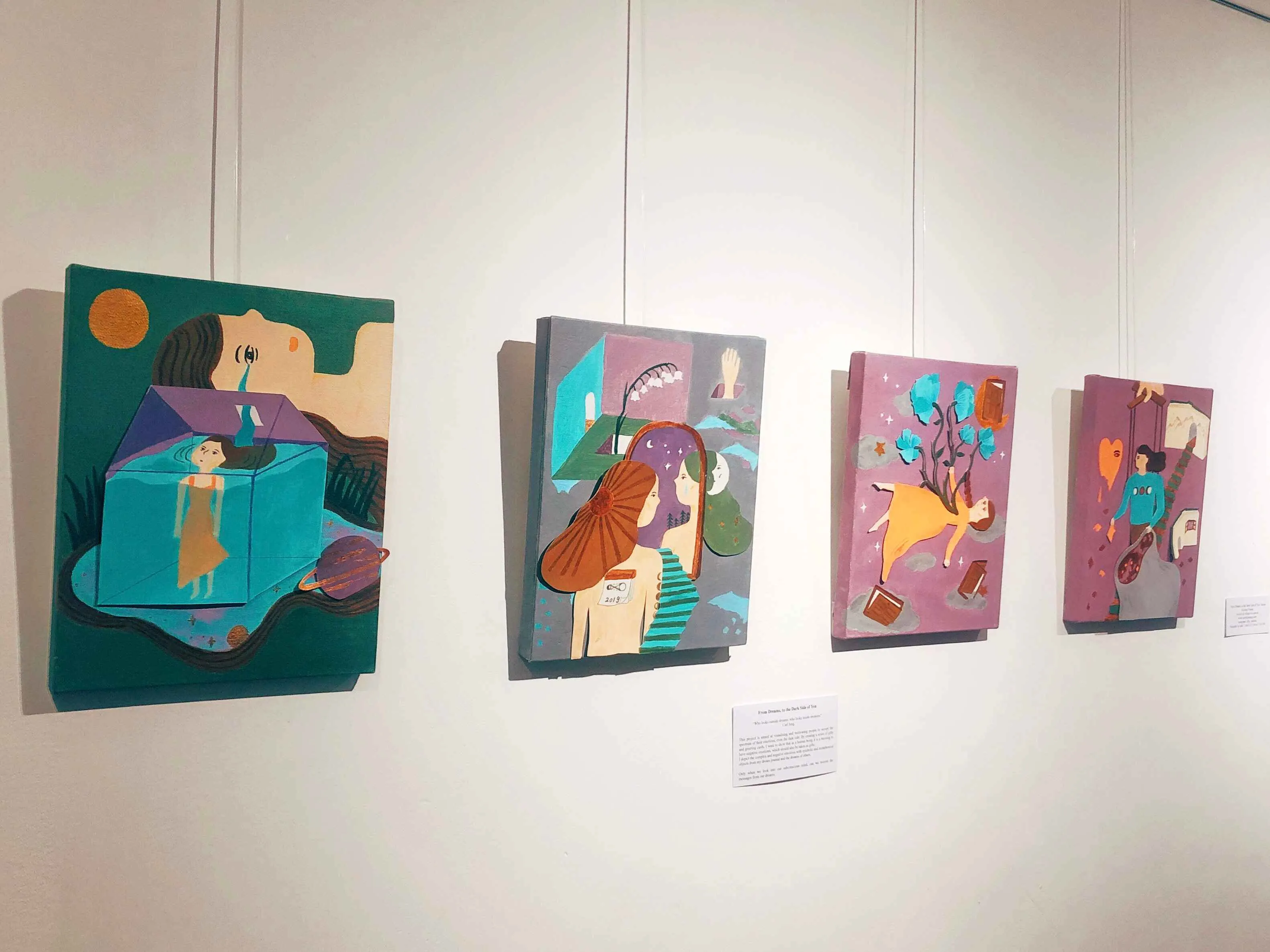 【naiting與她的創作】《來自夢境，看向陰暗面的你》畫作與家飾品設計。the Juice Zine 插畫群展於倫敦deptford Does Art藝廊展出 1