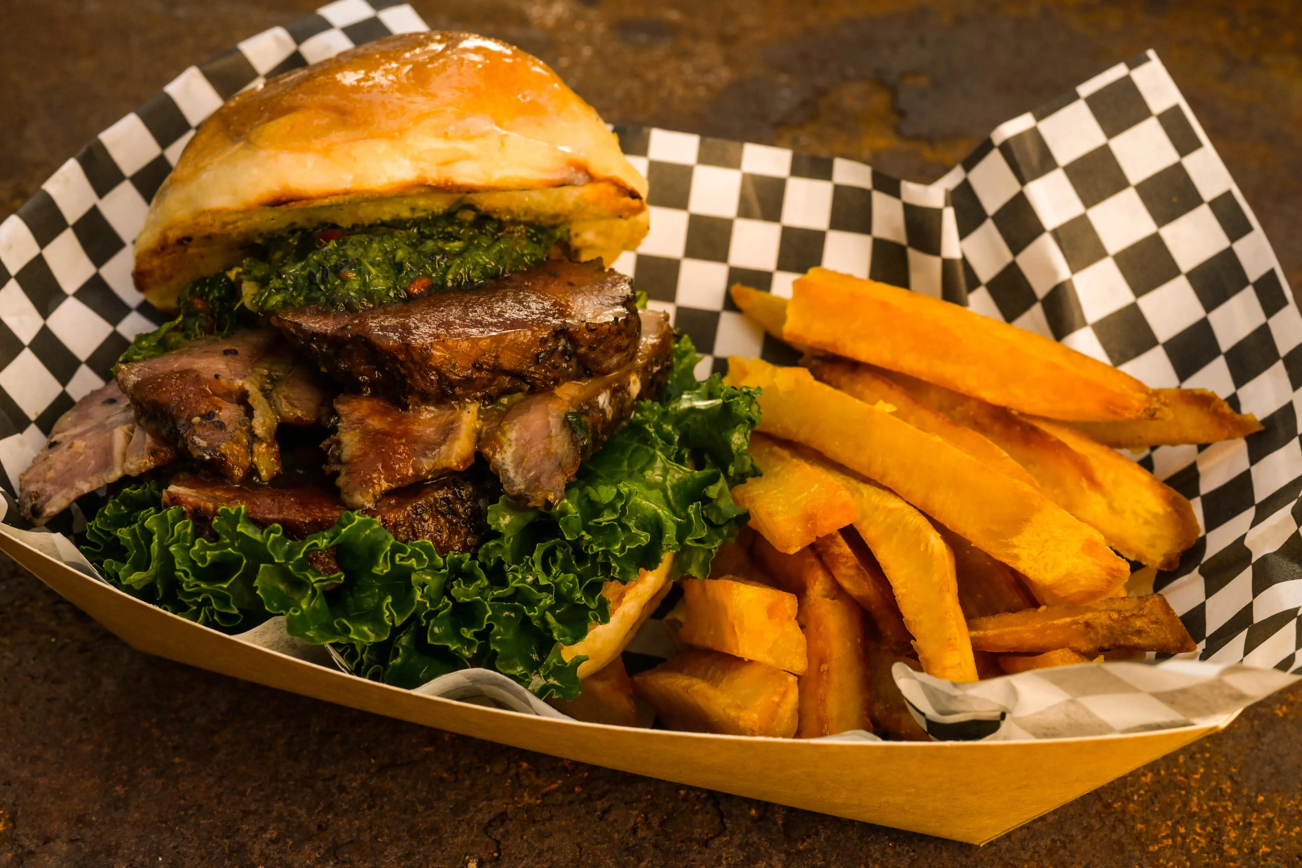 【celebrate Bbq】春節美食過年美食台中park2草悟廣場商品圖1 Celebrate Bbq牛胸腹青醬漢堡