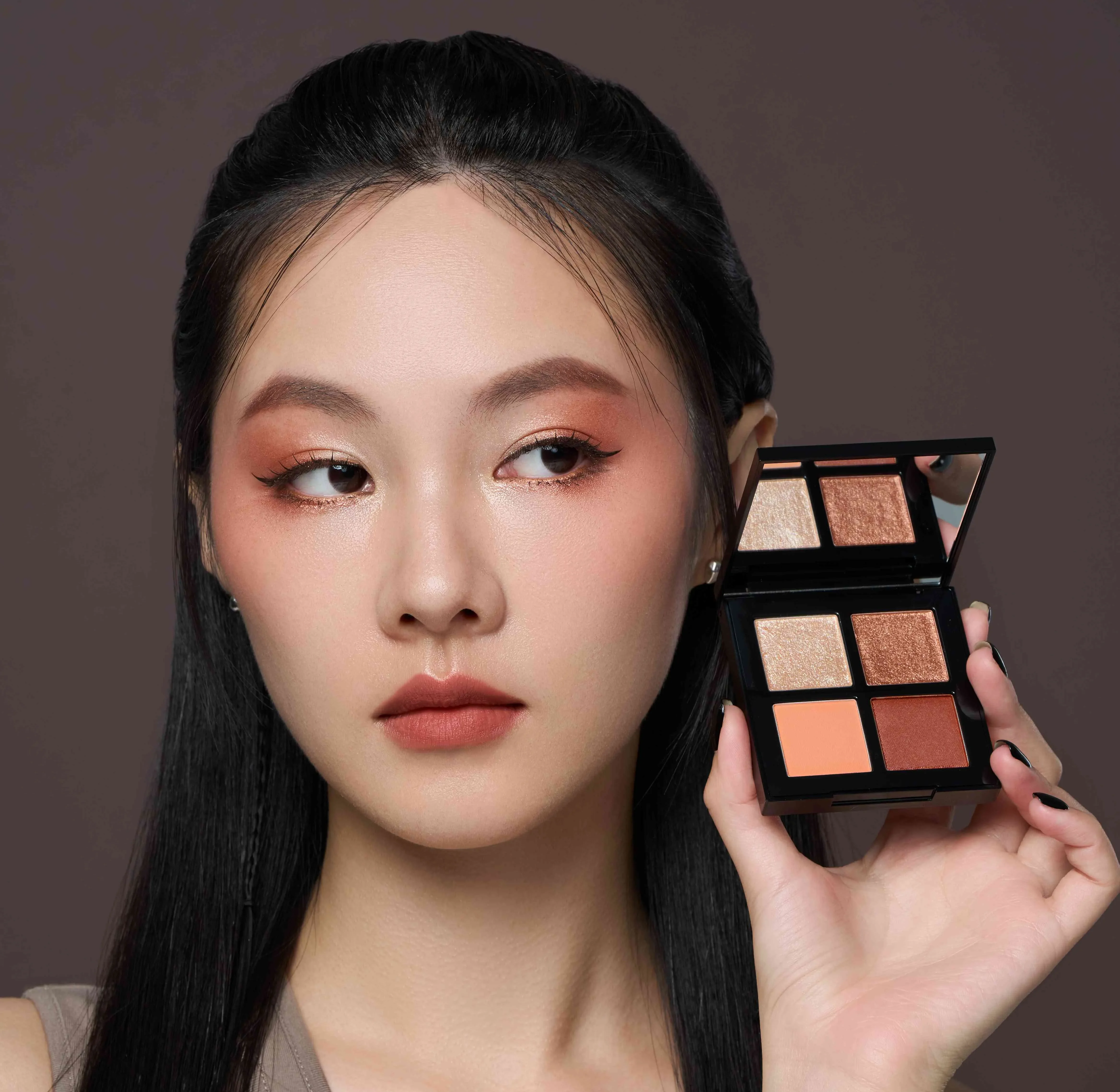 【paul&joe】 2024春季彩妝 模特兒演繹山谷田園風 2024春夏彩妝