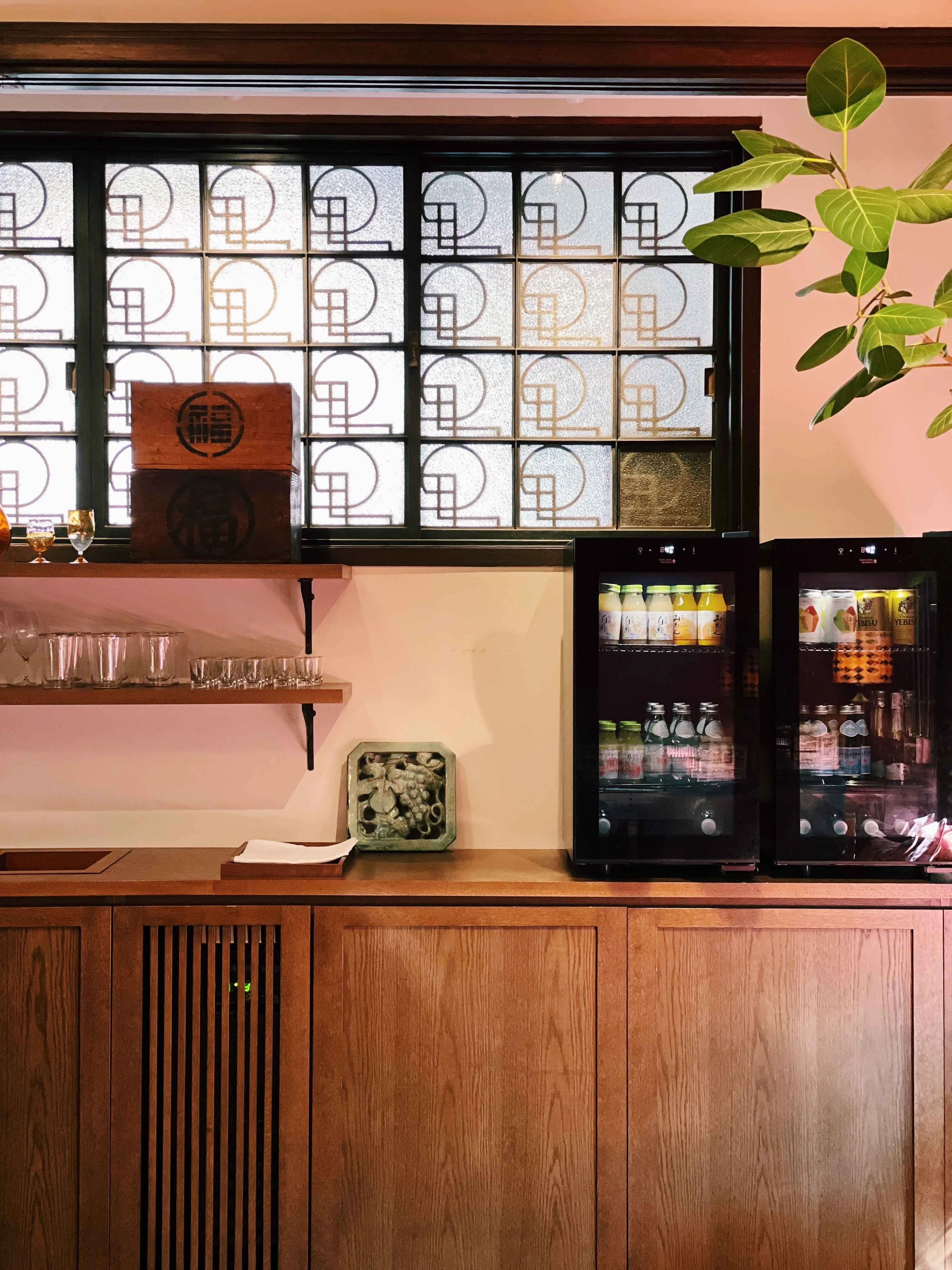 【作者李昀蓁專訪】丸福樓獨特的窗花，帶有舊時代的氛圍。