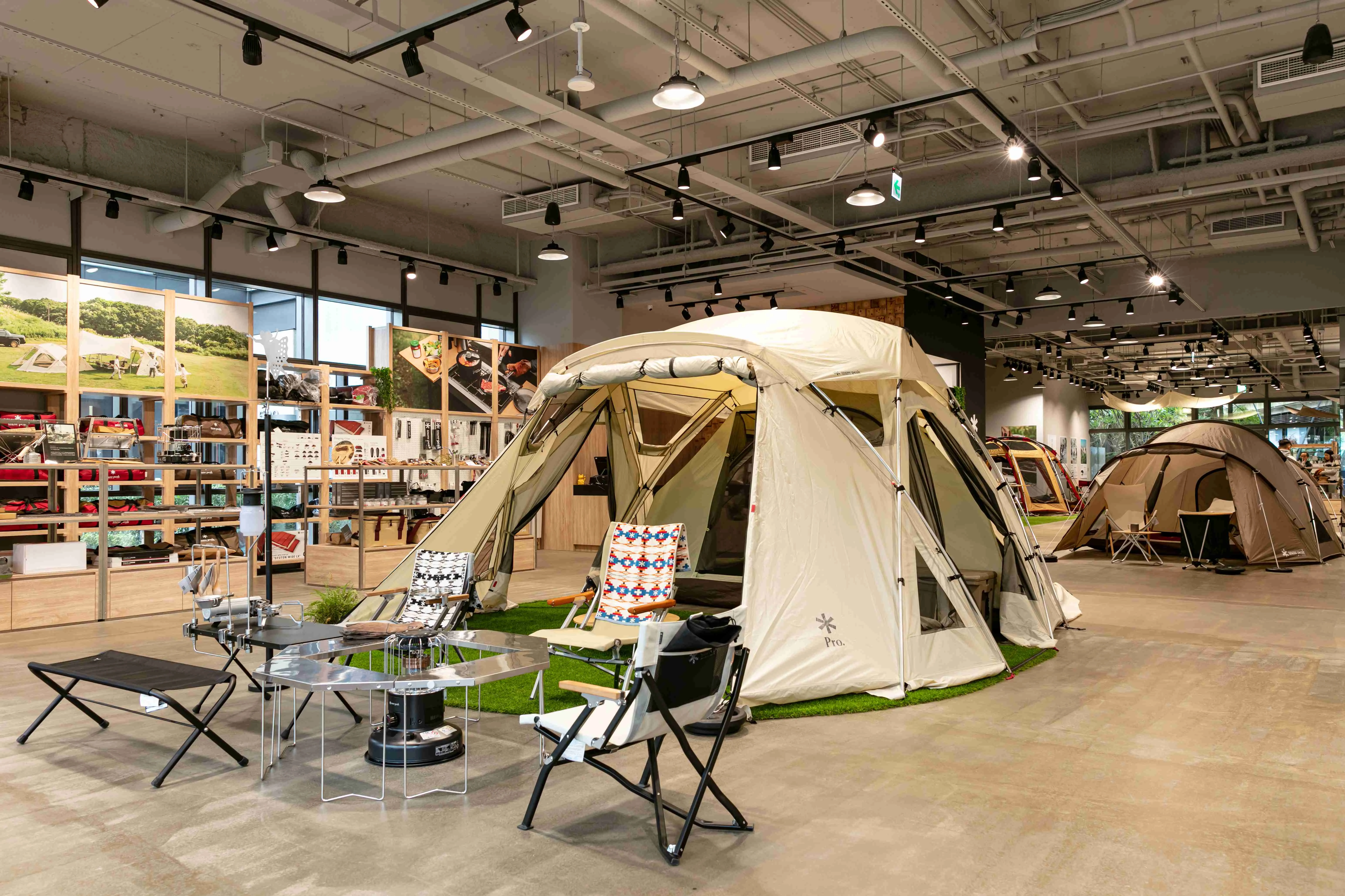 【snow Peak Hq Lounge】品牌帶動台灣露營走向精緻化。