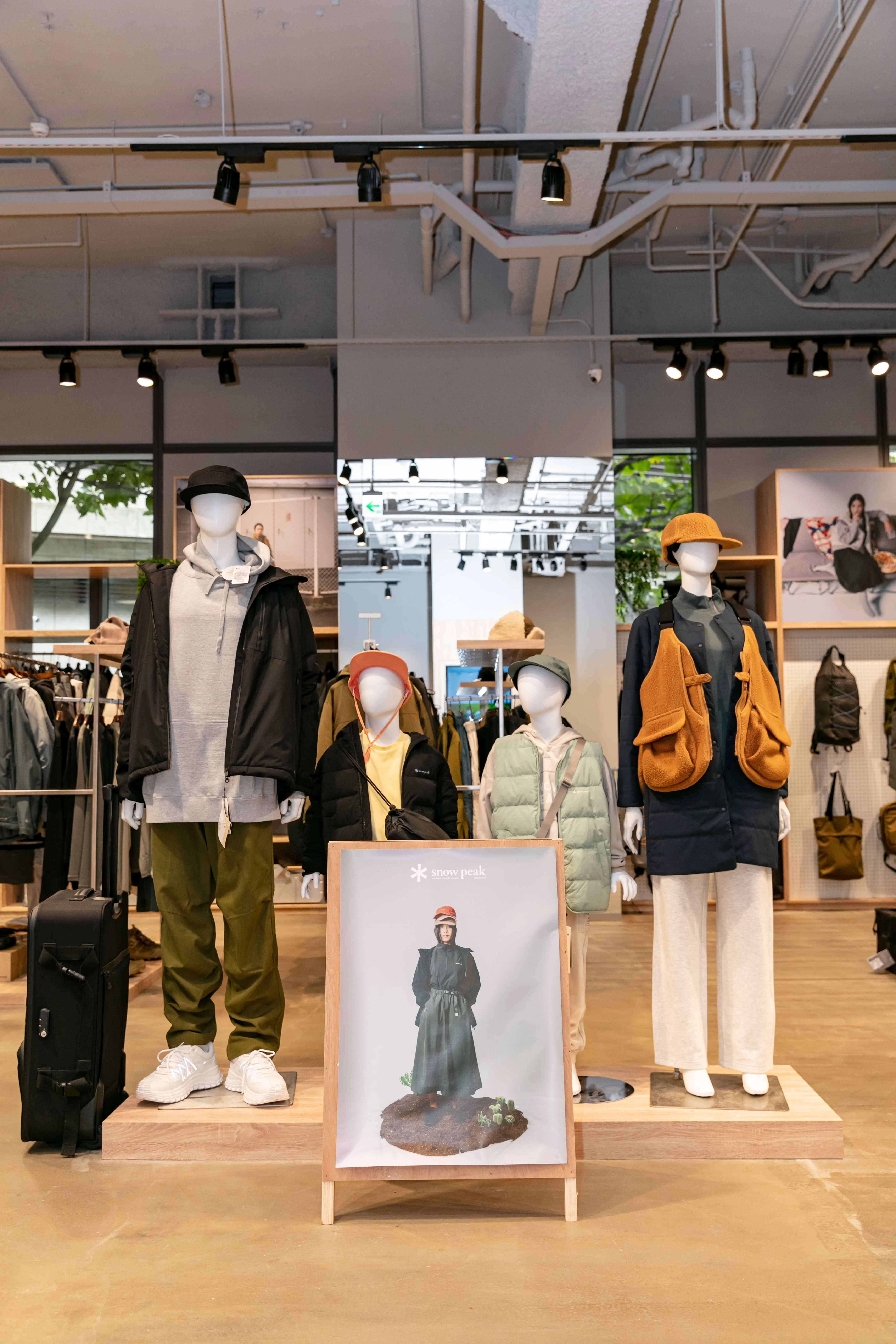 【snow Peak Hq Lounge】韓國服飾系列從生活面貼近消費者。