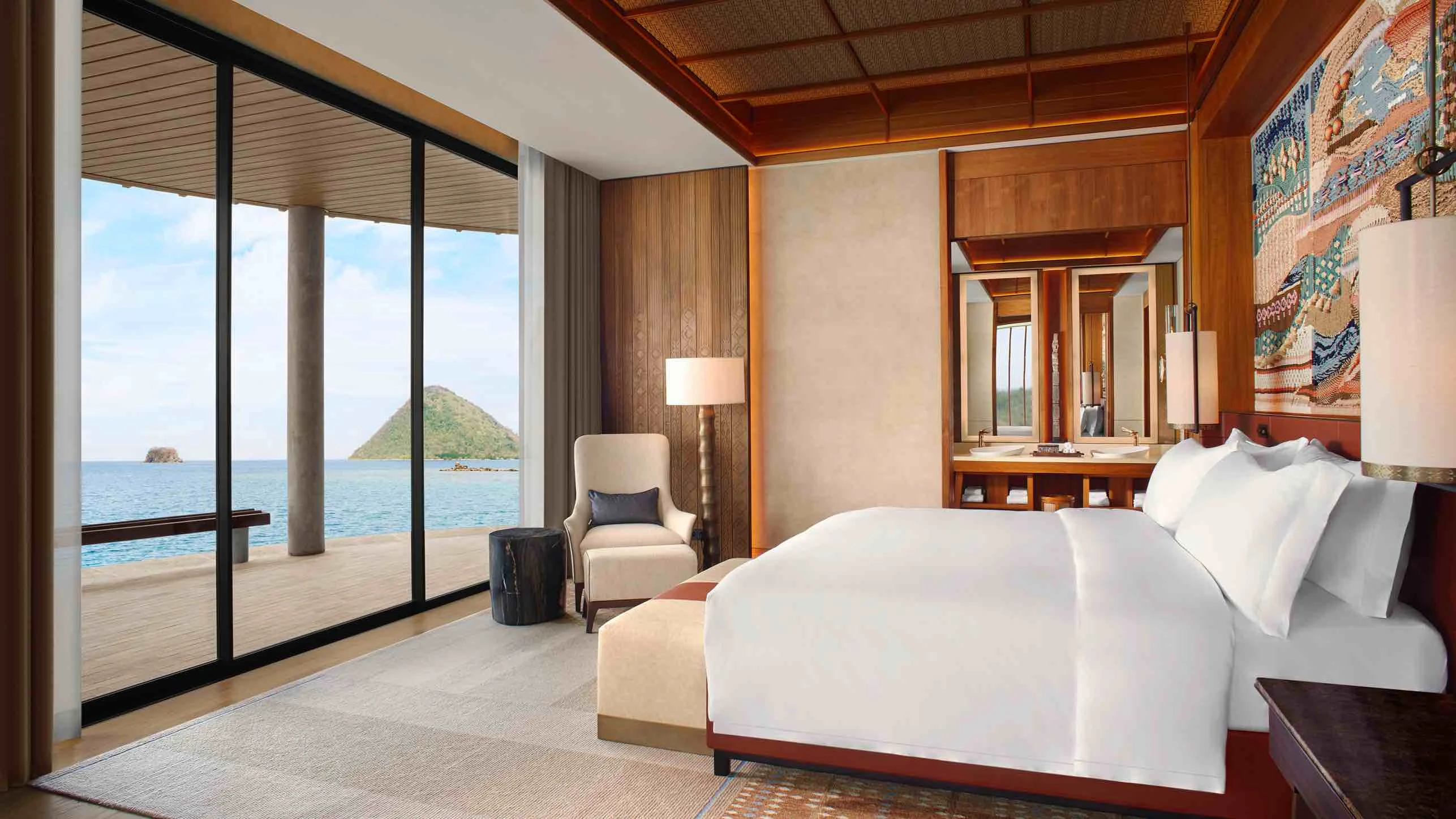 【奢華酒店】海景別墅臥房拉開簾子，無敵海景盡收眼底。©ta’aktana 豪華精選水療度假村