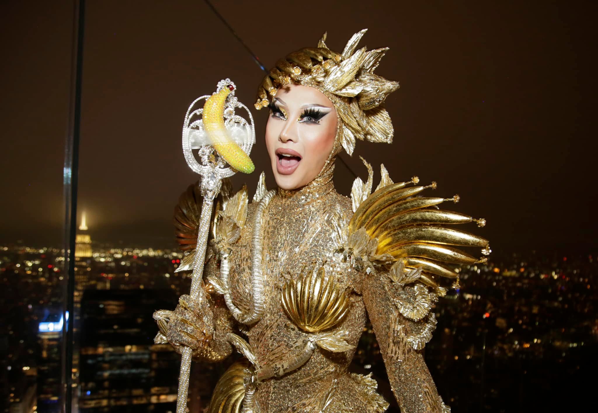 台灣變裝皇后妮妃雅在美國《魯保羅變裝皇后秀 》節目中，擊敗眾多勁敵獲得冠軍。（翻攝妮妃雅臉書）