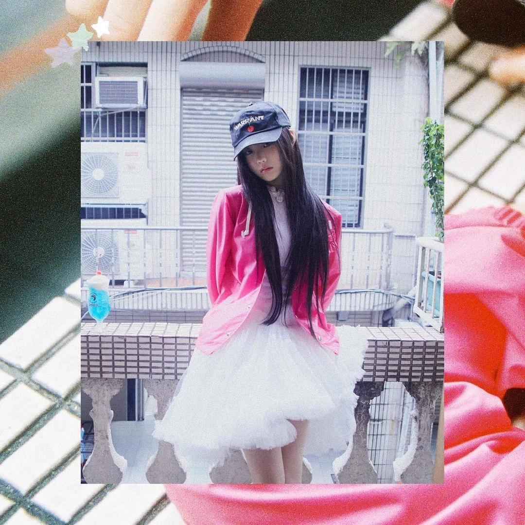 【illit】illit前往tella Tella咖啡廳拍攝