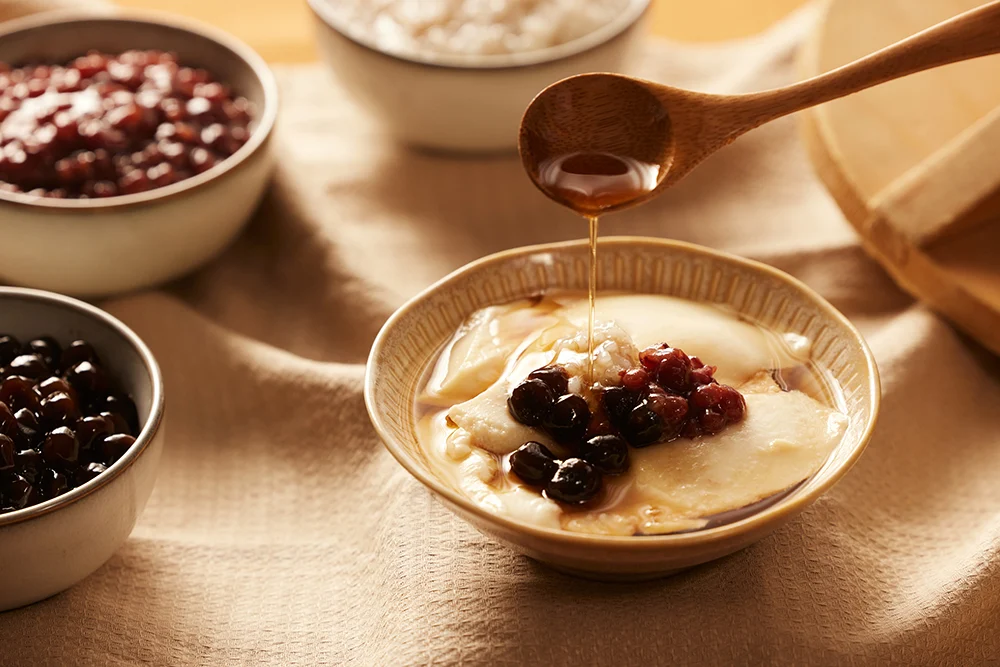 【早午餐推薦】甜點區備有可自行挑選配料的古早味手沖豆花。© 煙波大飯店 Tuya