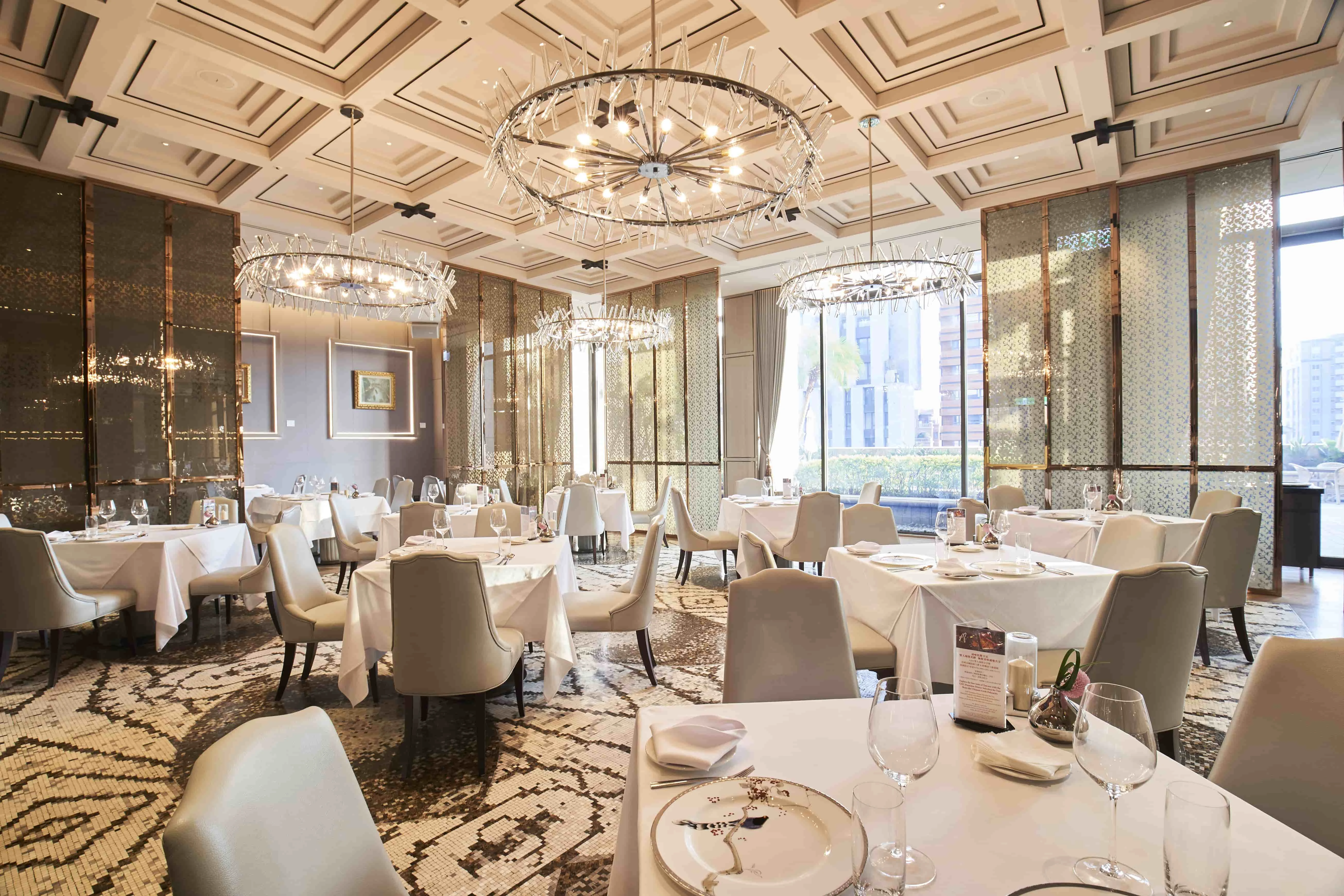 【早午餐推薦】貴氣典雅的用餐空間，給予賓客上等的用餐感受。© 台北美福大飯店 Tuya