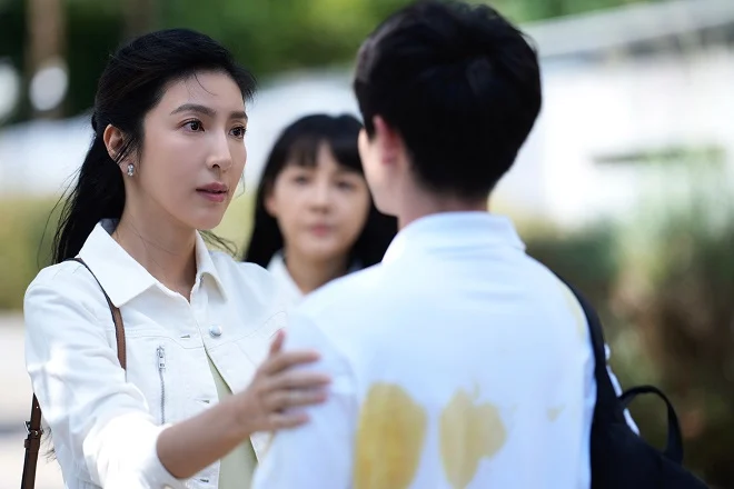 【翻攝netflix官網】楊謹華在新台劇《看看你有多愛我》中,再度挑戰飾演母親的角色。