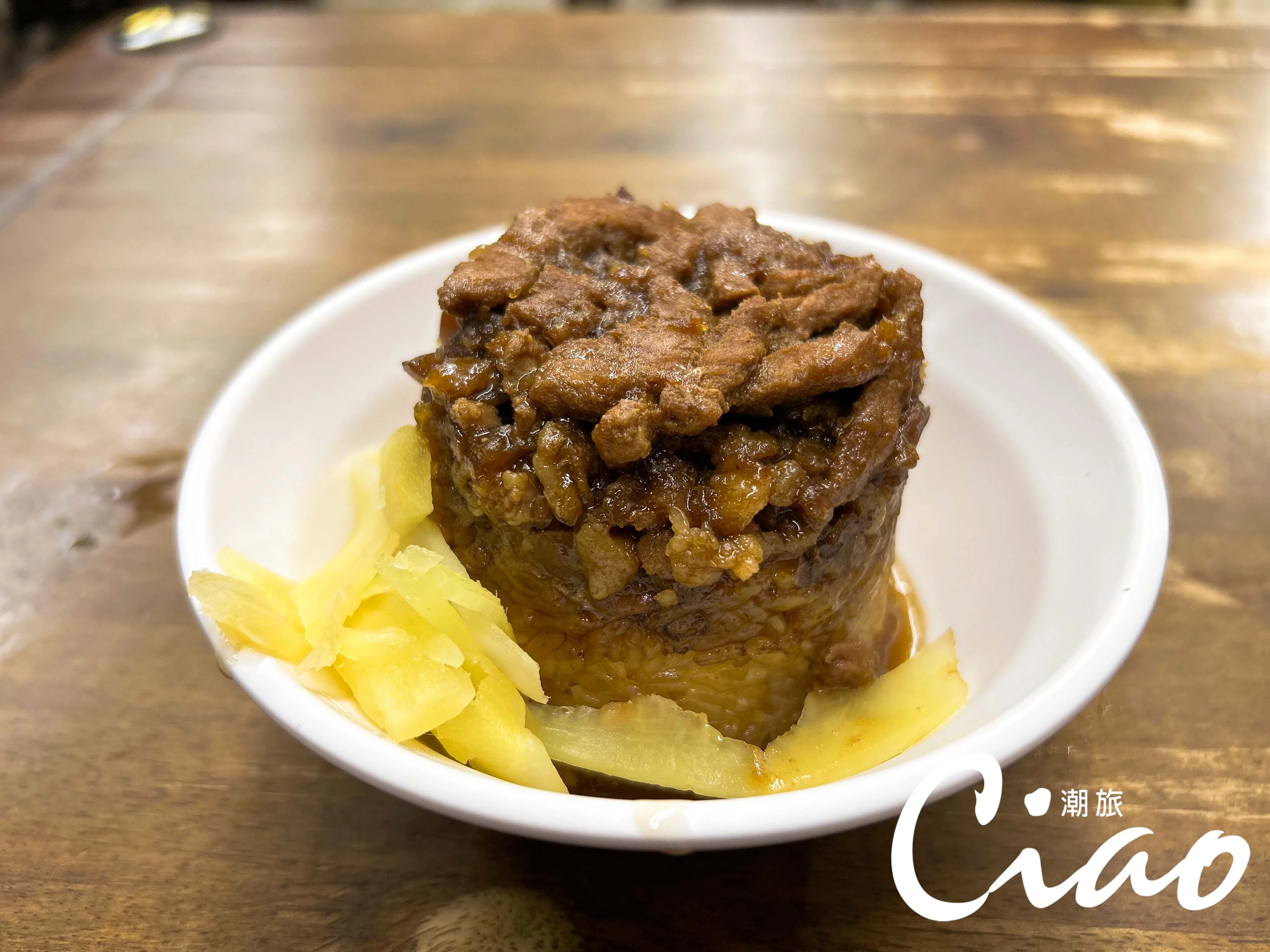 【台灣在地美食】鹹香肉燥搭配上軟糯米粒，簡直是天作之合。