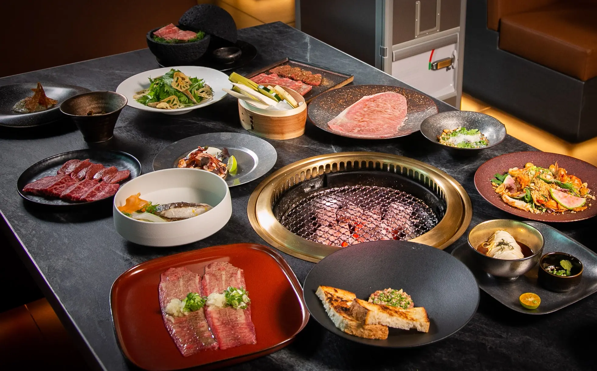 【星胡同】「star Hutong 星胡同」以獨創的「航線料理」為最大亮點，每道料理象徵著飛往不同國度的航線，開啟一場舌尖上的環遊