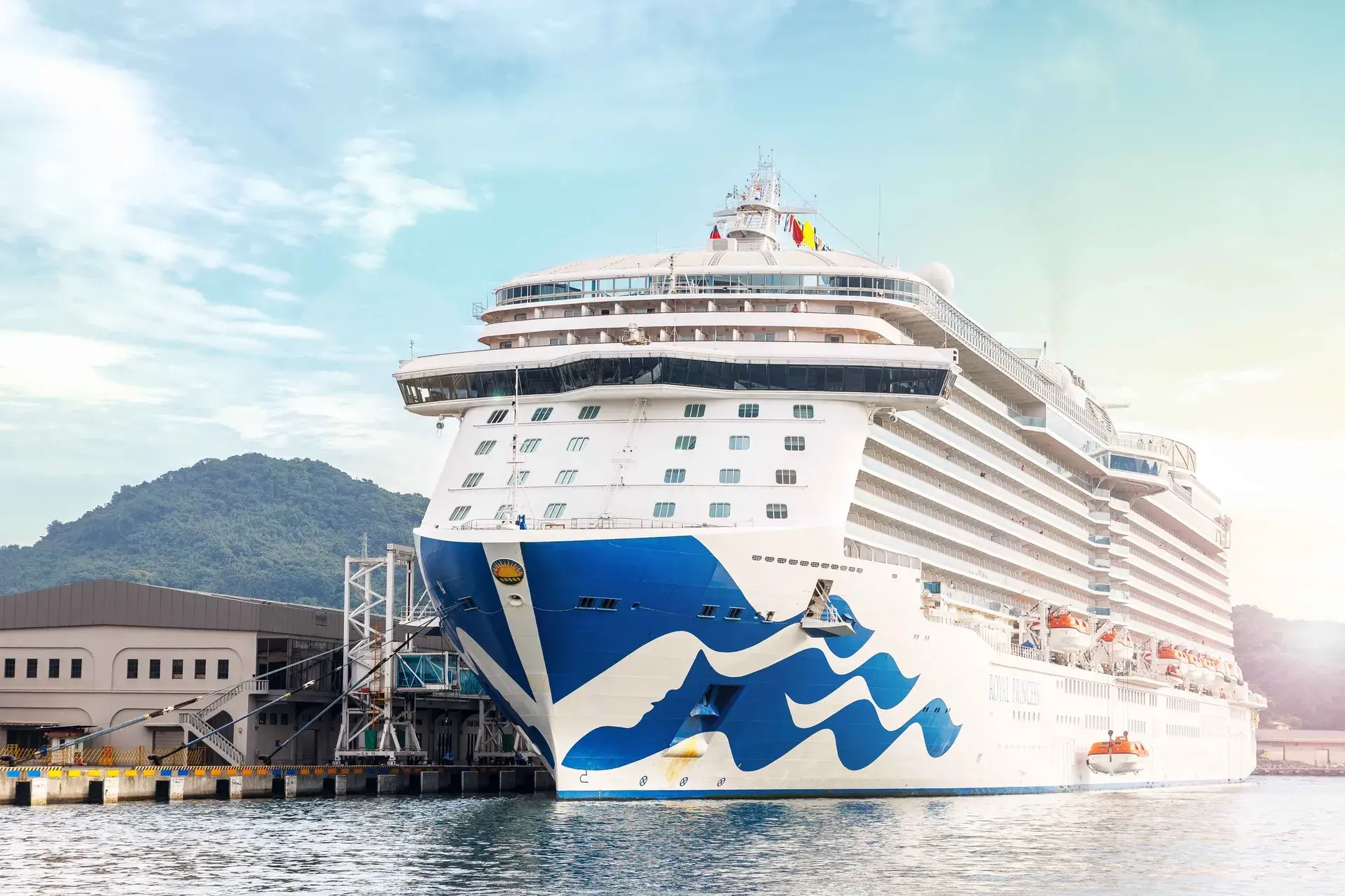 2024郵輪旅遊01 02. 圖說二：皇家公主號於基隆粉墨登場，並將開展她的首航之旅前往日本。 1