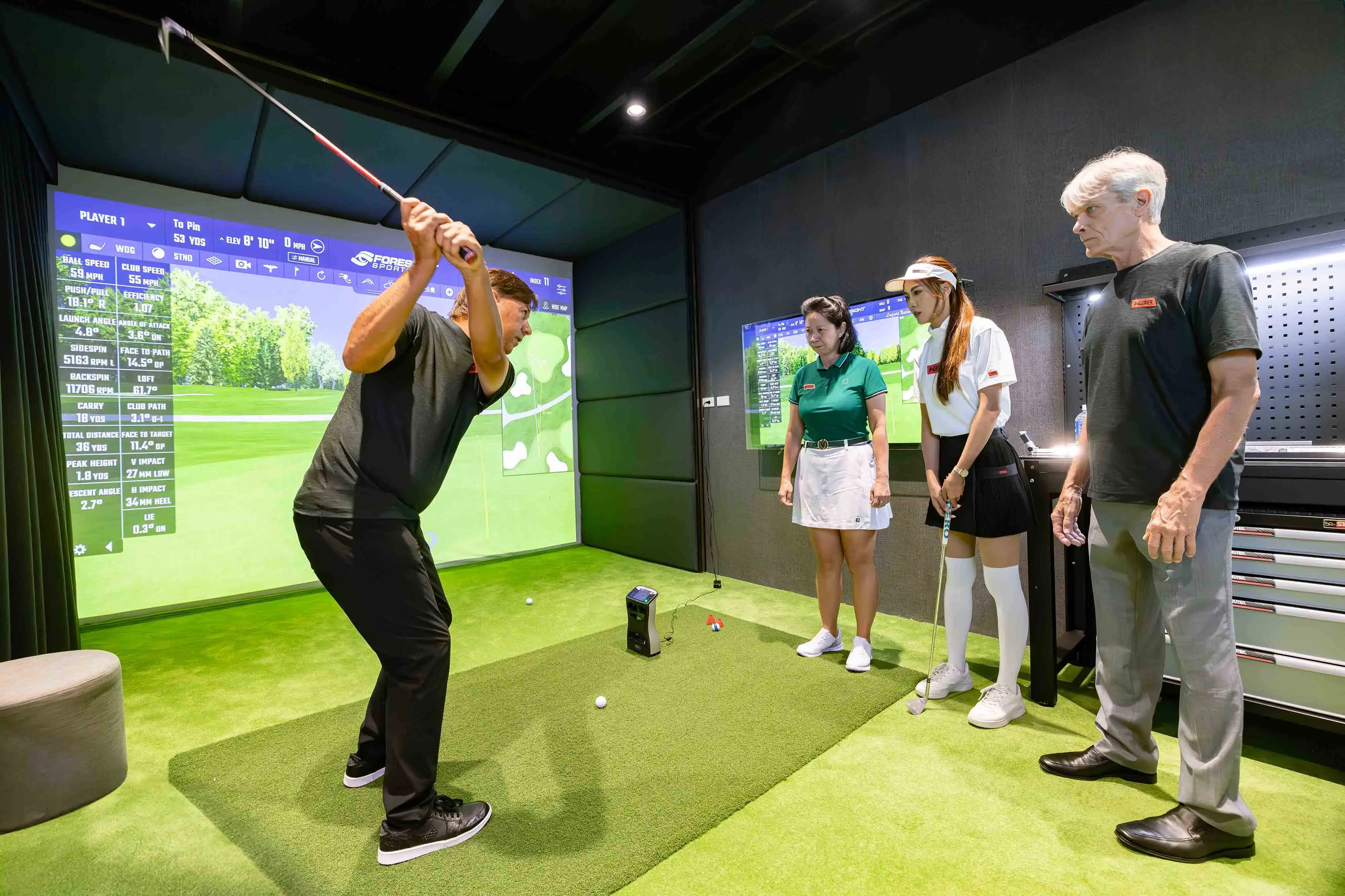 Kbs高爾夫球桿推薦 Fitting體驗區，提供專業測量和量身訂製的高爾夫球桿服務。