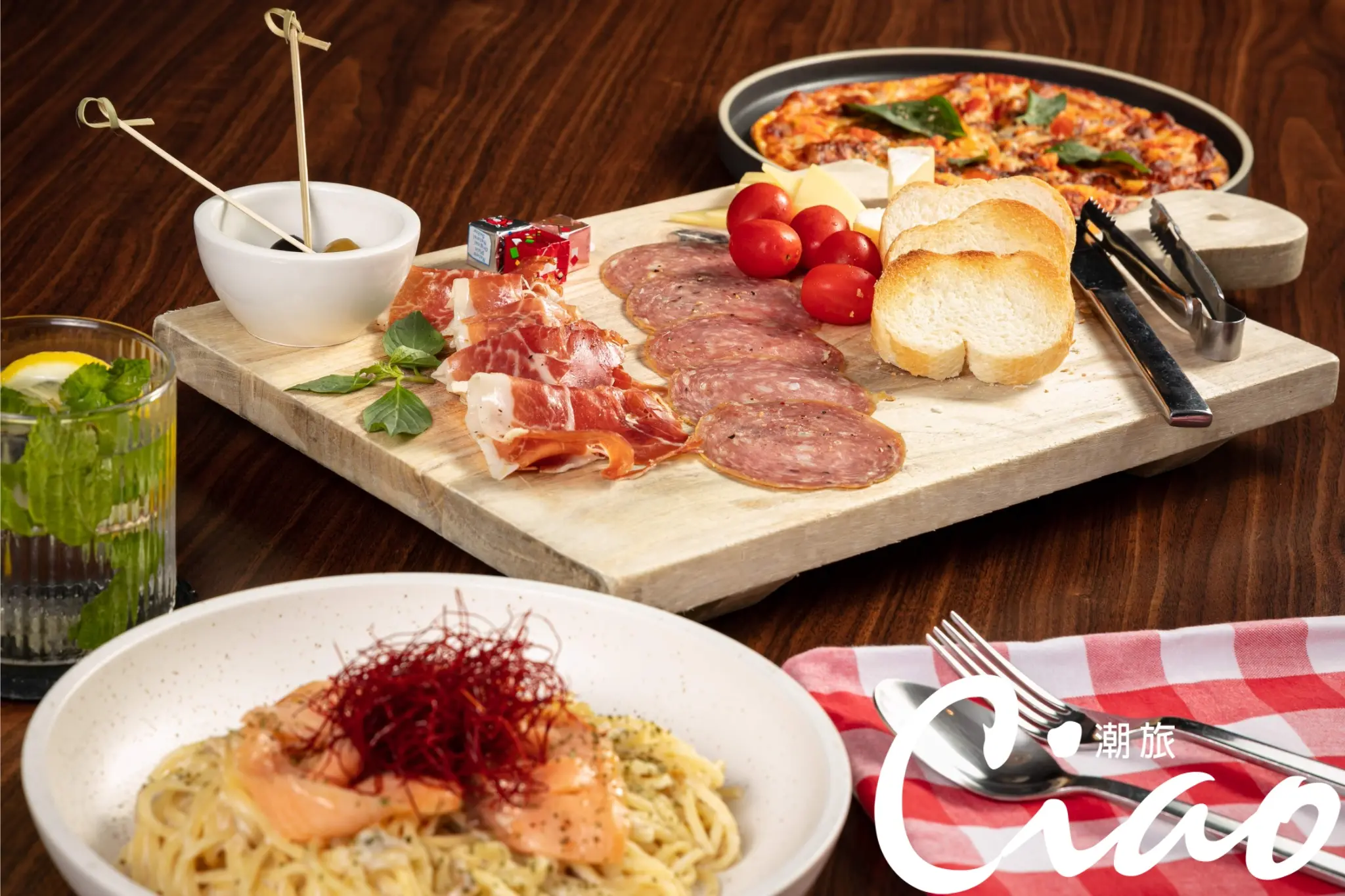 【citizenm台北北門世民酒店　台北ノースゲート】豐富的中西式料理，滿足各種不同國籍旅人的餐飲需求。