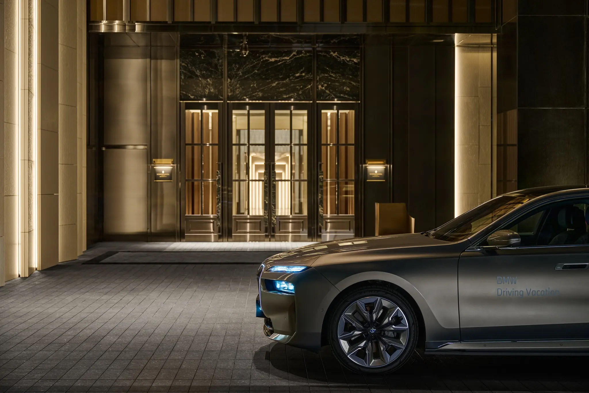 臺中勤美洲際酒店攜手bmw灣總代理汎德，隆重推出酒店開幕聯名專案「電馭巔峰 奢華啟程 Bmw Excellence Drive Experienc