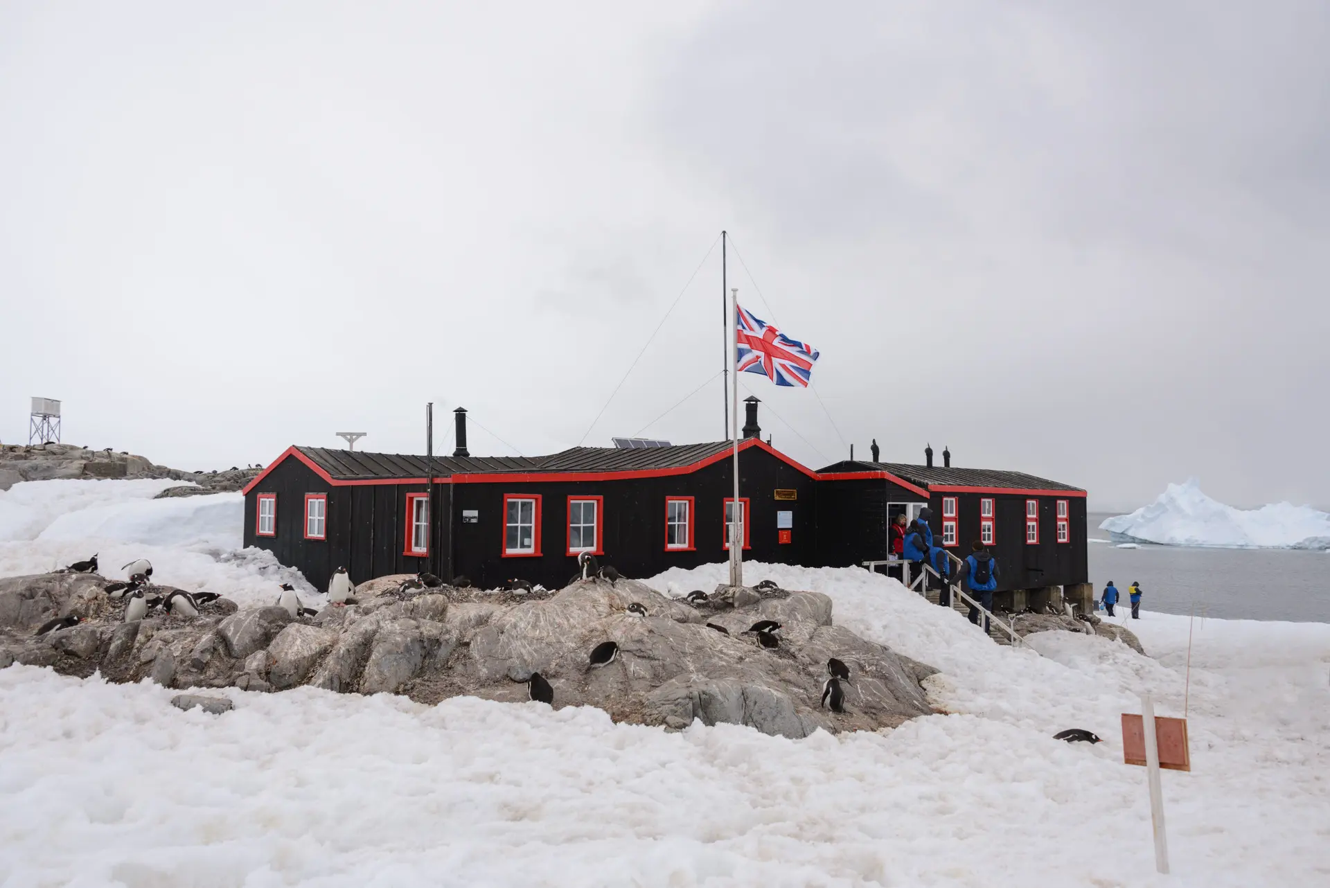 此生必訪5大絕景【freepik／alexey Seafarer】位於高迪爾島上的博物館，僅在夏季開放並保留科考站原貌，讓旅人從中窺得當時的生活情境