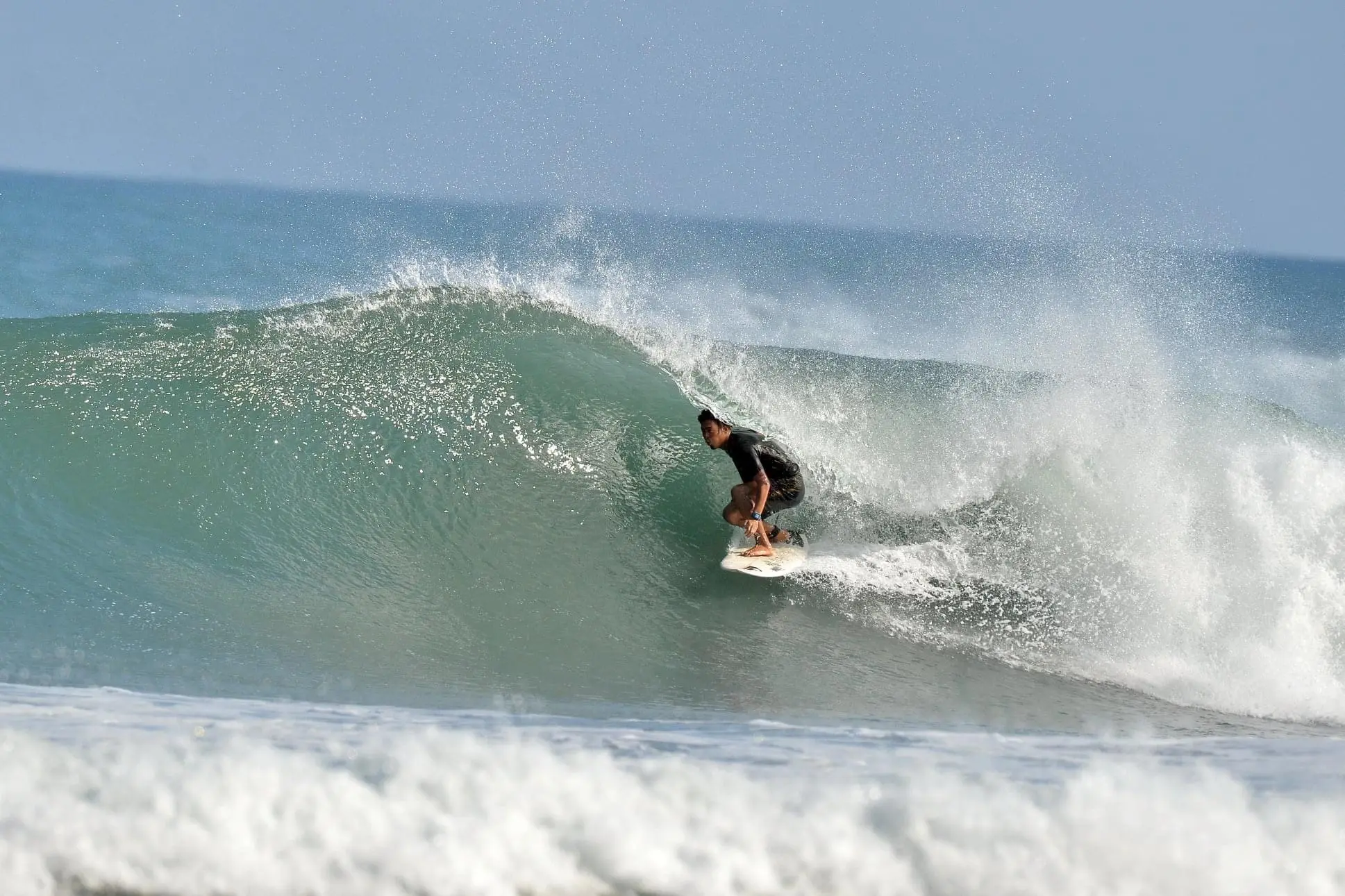 衝浪單元【韓宗霖】在管浪中盡情穿梭，是浪人特有的浪漫。