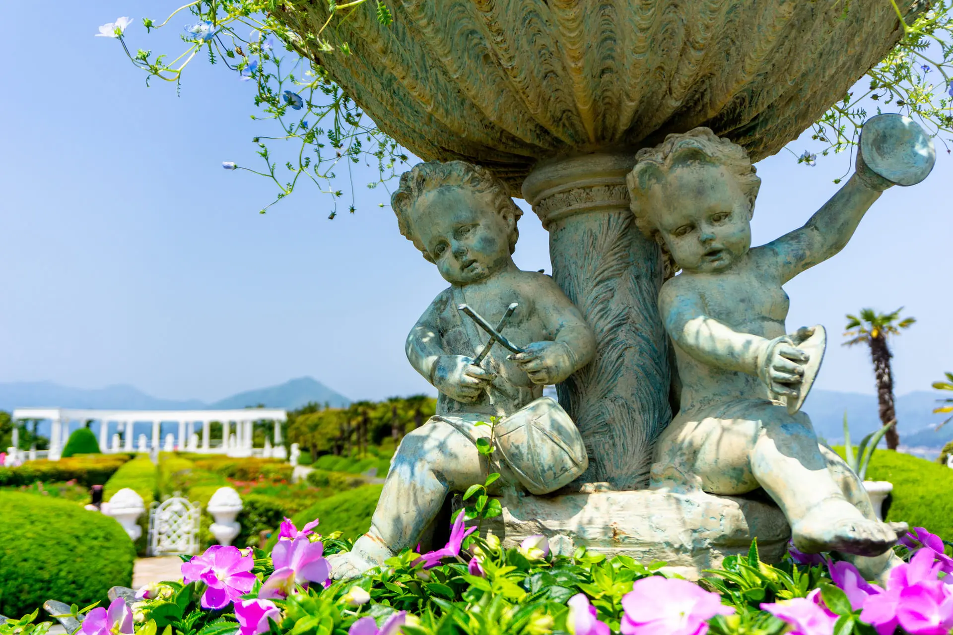 韓國外島botania【adobe Stock】島上的各種藝術品也不亞於美景帶來的驚豔。