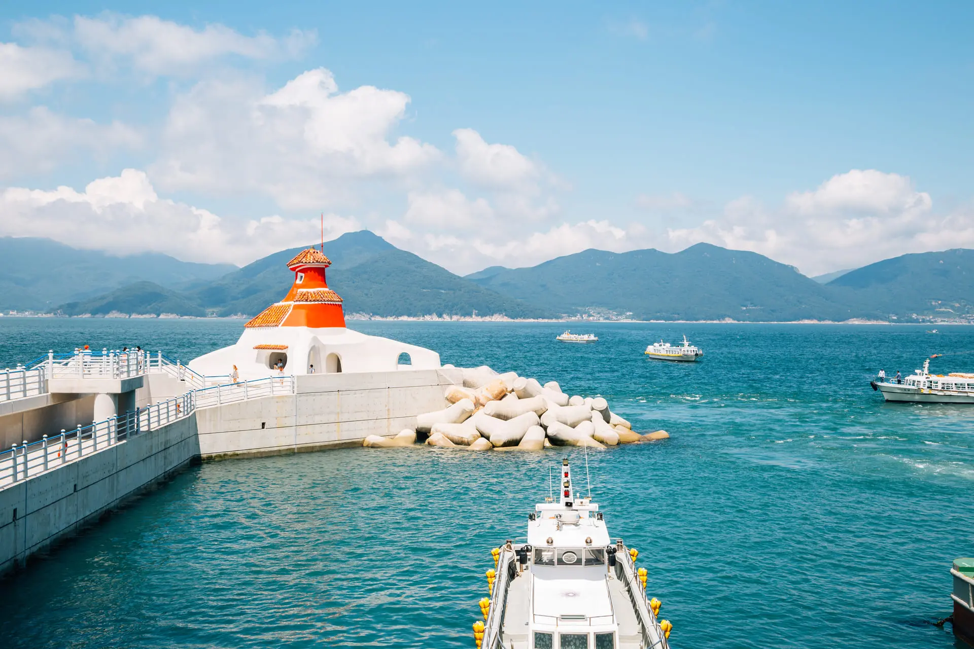 韓國外島botania【adobe Stock】下船處的海景就已十分驚人。