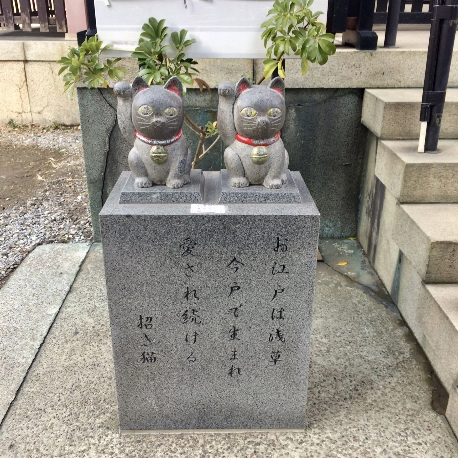 探訪亞洲庇佑姻緣廟宇 日本 今戶神社【photoac/テイ】拍下這對石像貓設作手機桌布,向牠們祈求實現願望,是很有趣的都市傳說。