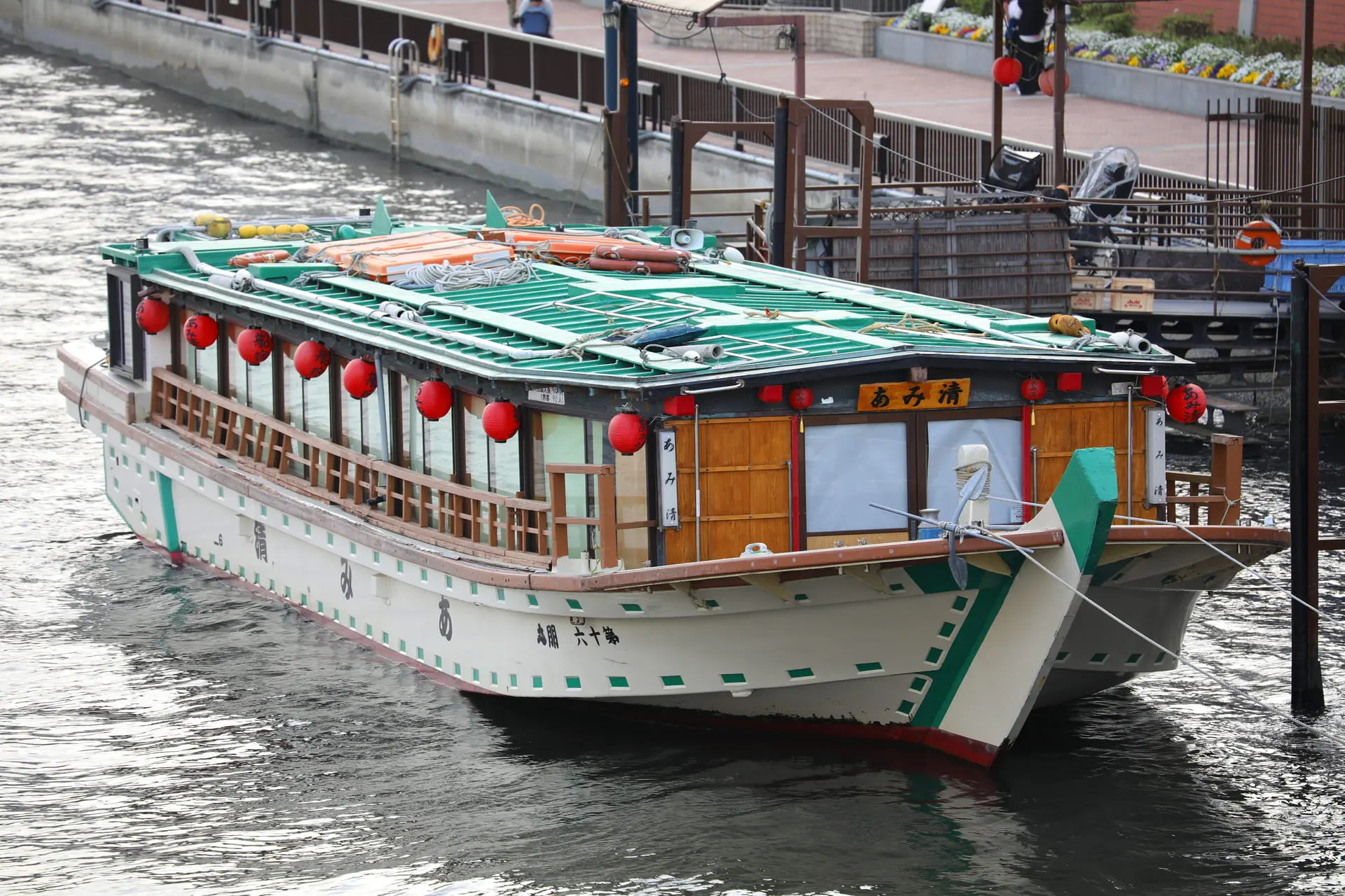 探訪亞洲庇佑姻緣廟宇 日本 今戶神社【photoac/photonetwork】有著傳統外型的船形屋,載著旅人採用有別陸路的視角來認識淺草地區。
