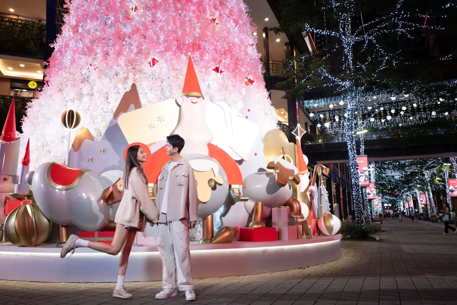 新光三越台北信義新天地聖誕樹【新光三越】耶誕精靈之樹，打卡約會的絕佳景點
