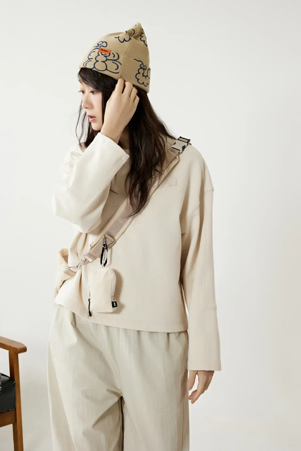 4 Radiantsphere袖剪接線挺版衛衣 2色 售價2500