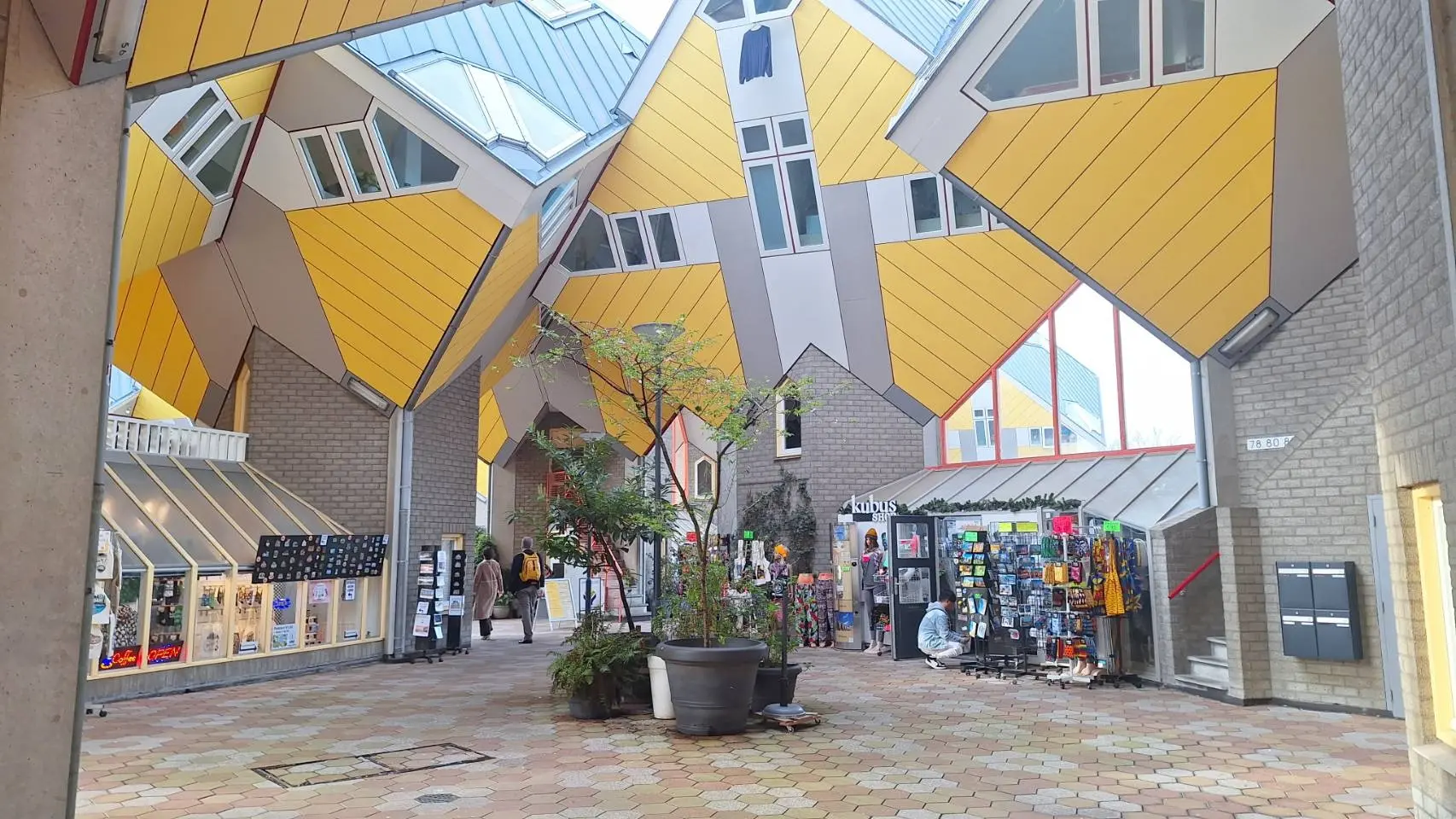 【台灣產物保險】鹿特丹最引人注目的「方塊屋」