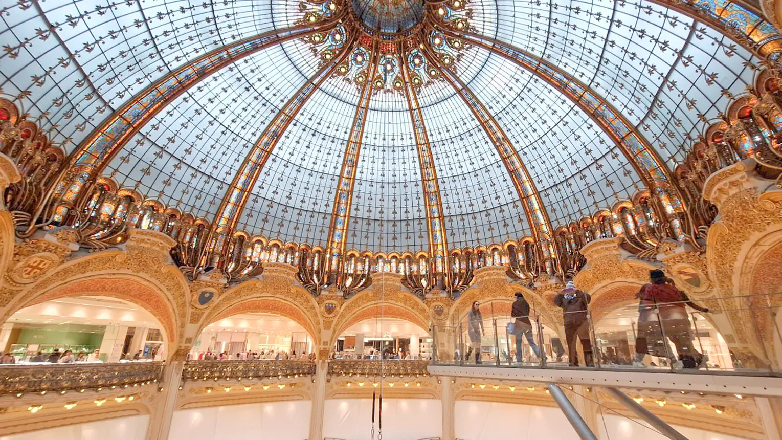 【台灣產物保險】老佛爺百貨的彩繪玻璃圓頂