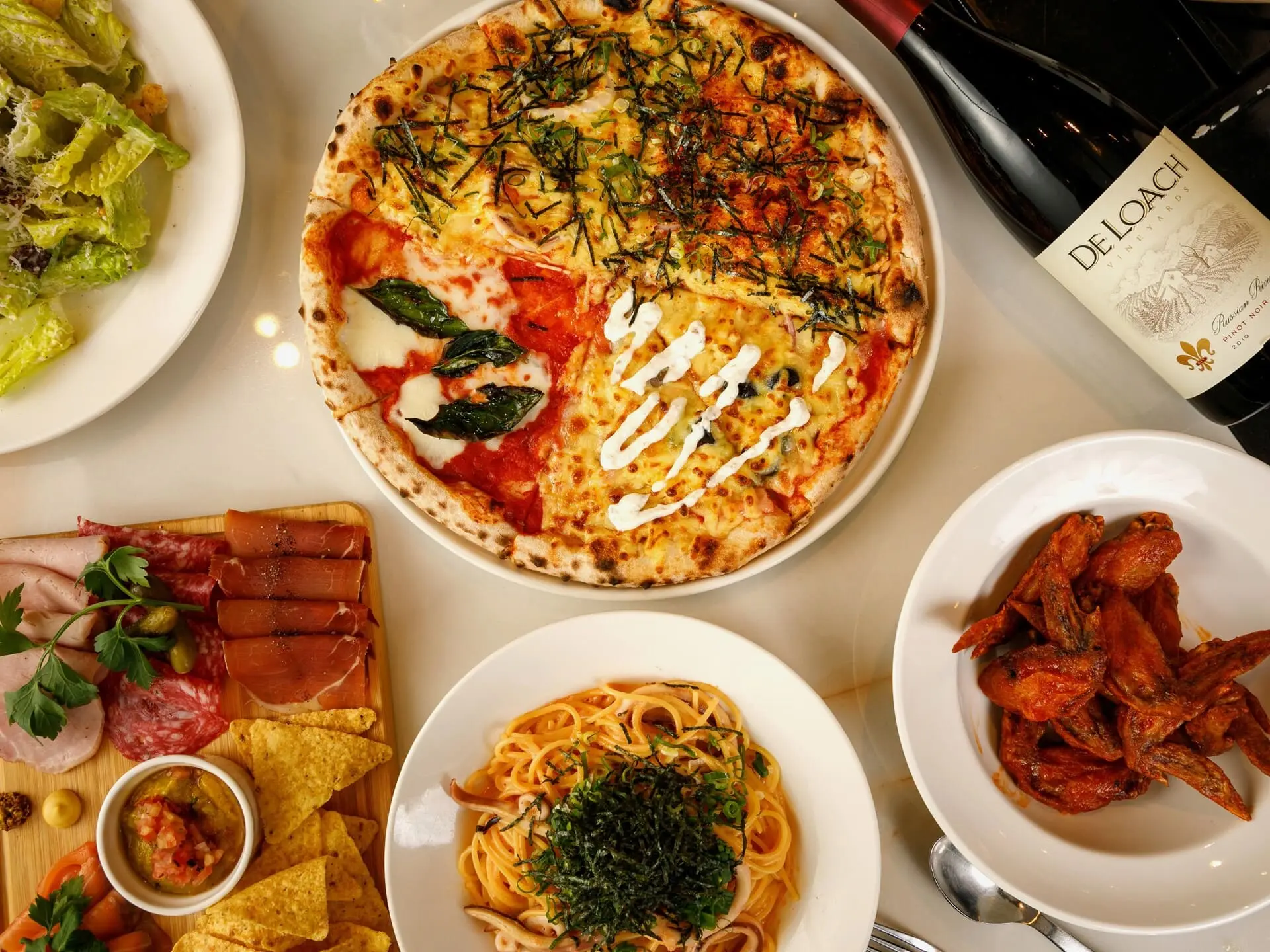 異鄉‧義香 義式餐廳精選【japoli】具有四種口味的「特色拼搭披薩」，絕對是來到japoli的必點。