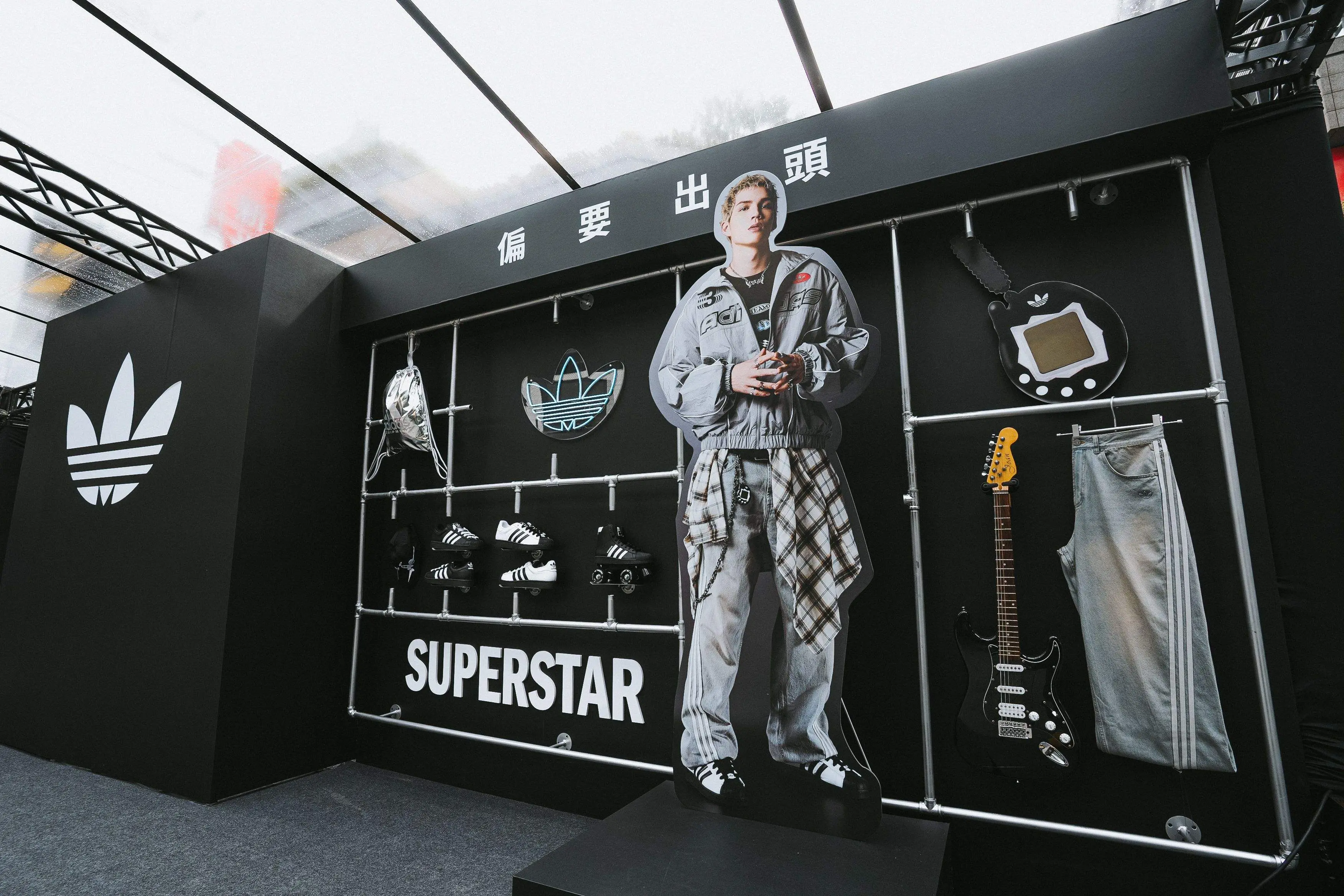 Adidas Originals 、全新 Offgod【adidas 】supertar 潮流模型公仔牆 0228星期五 派偉俊限定場