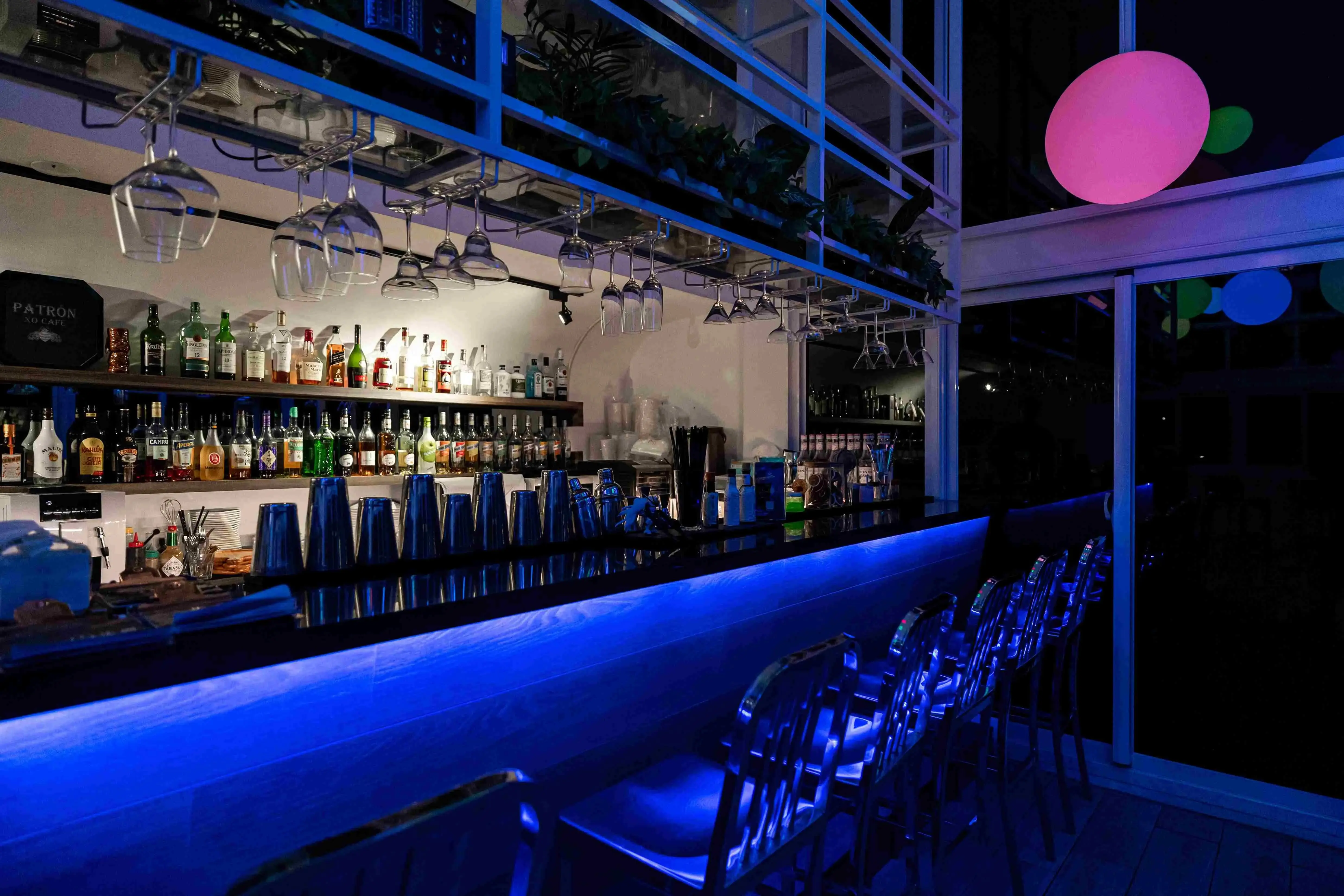 虎尾春秋 住宿【虎尾春秋】沐砌 Moon Chill酒吧是虎尾熱門的深夜打卡地標。