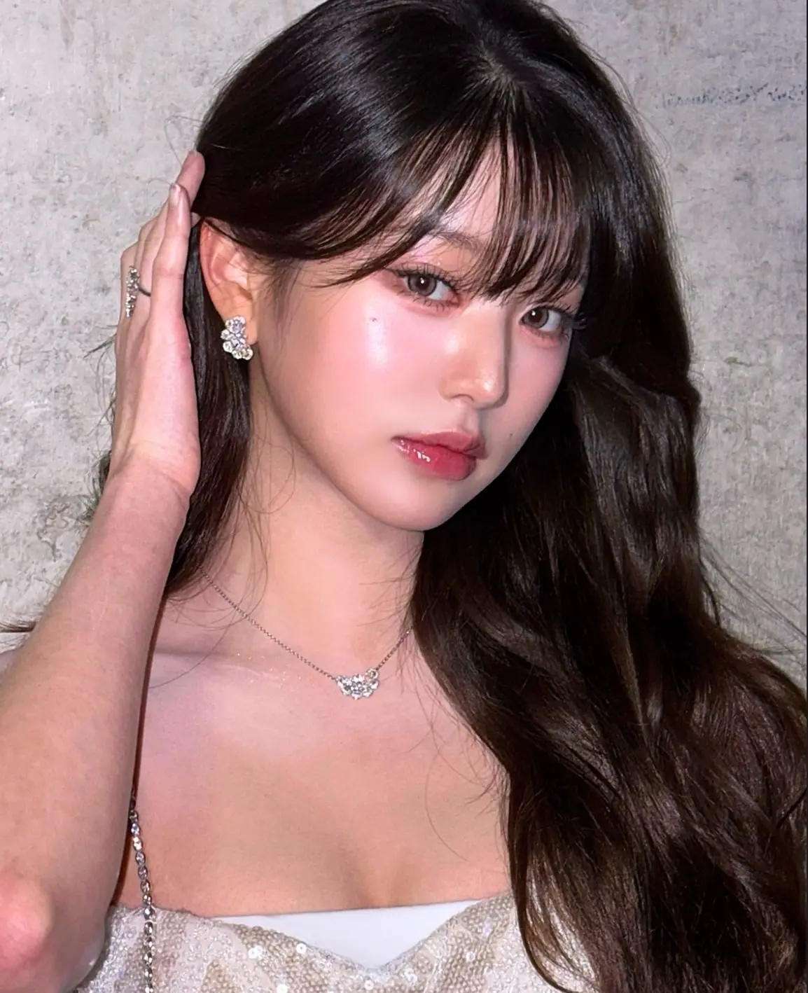 2025早春韓妝流行【ig For Everyoung10】微光感底妝：輕盈服貼，自然透亮不油膩