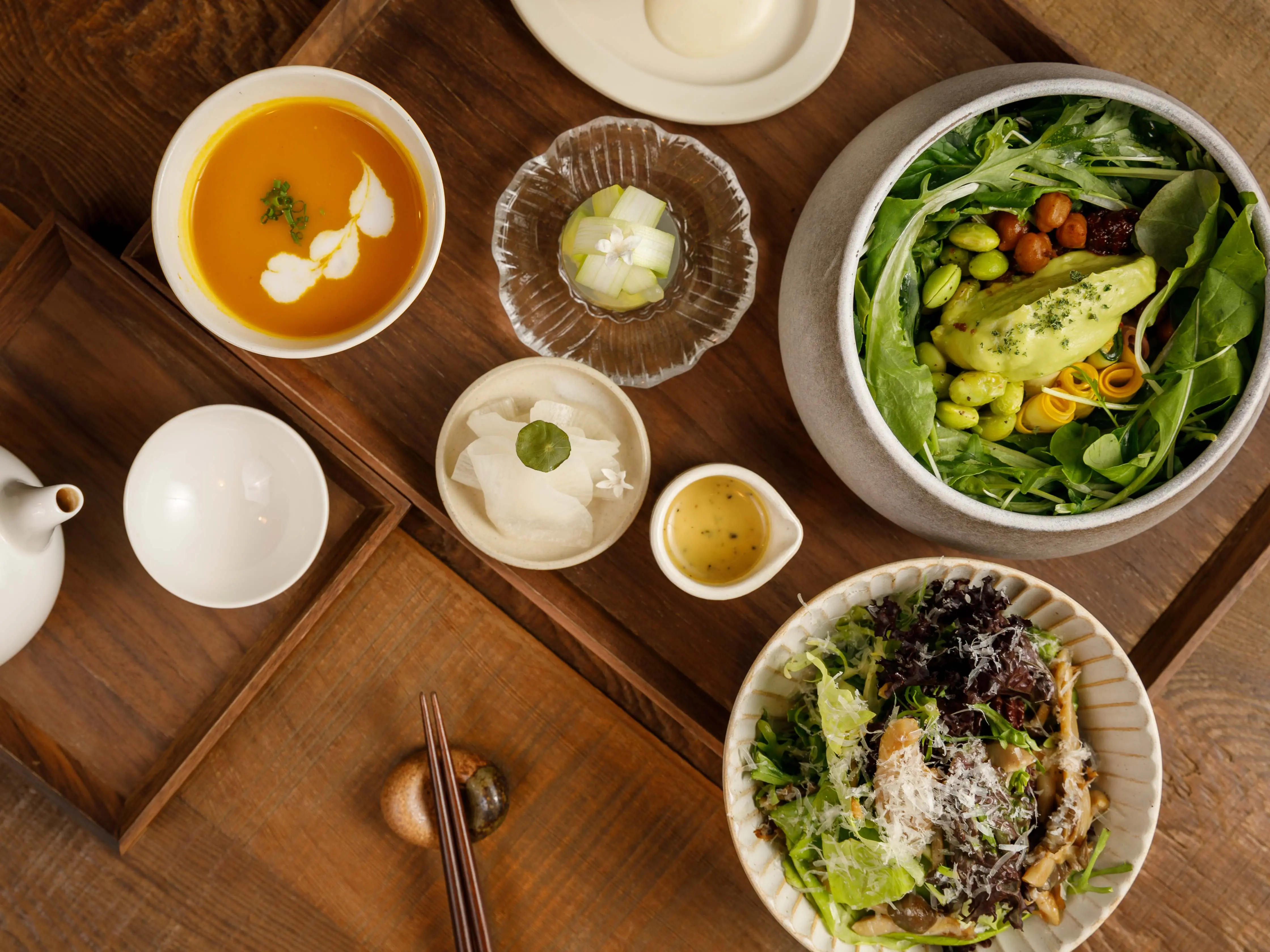 小小樹食0km山物所【小小樹食0km山物所】小小樹食的招牌菜「小樹酪梨蔬菜佛陀碗」。