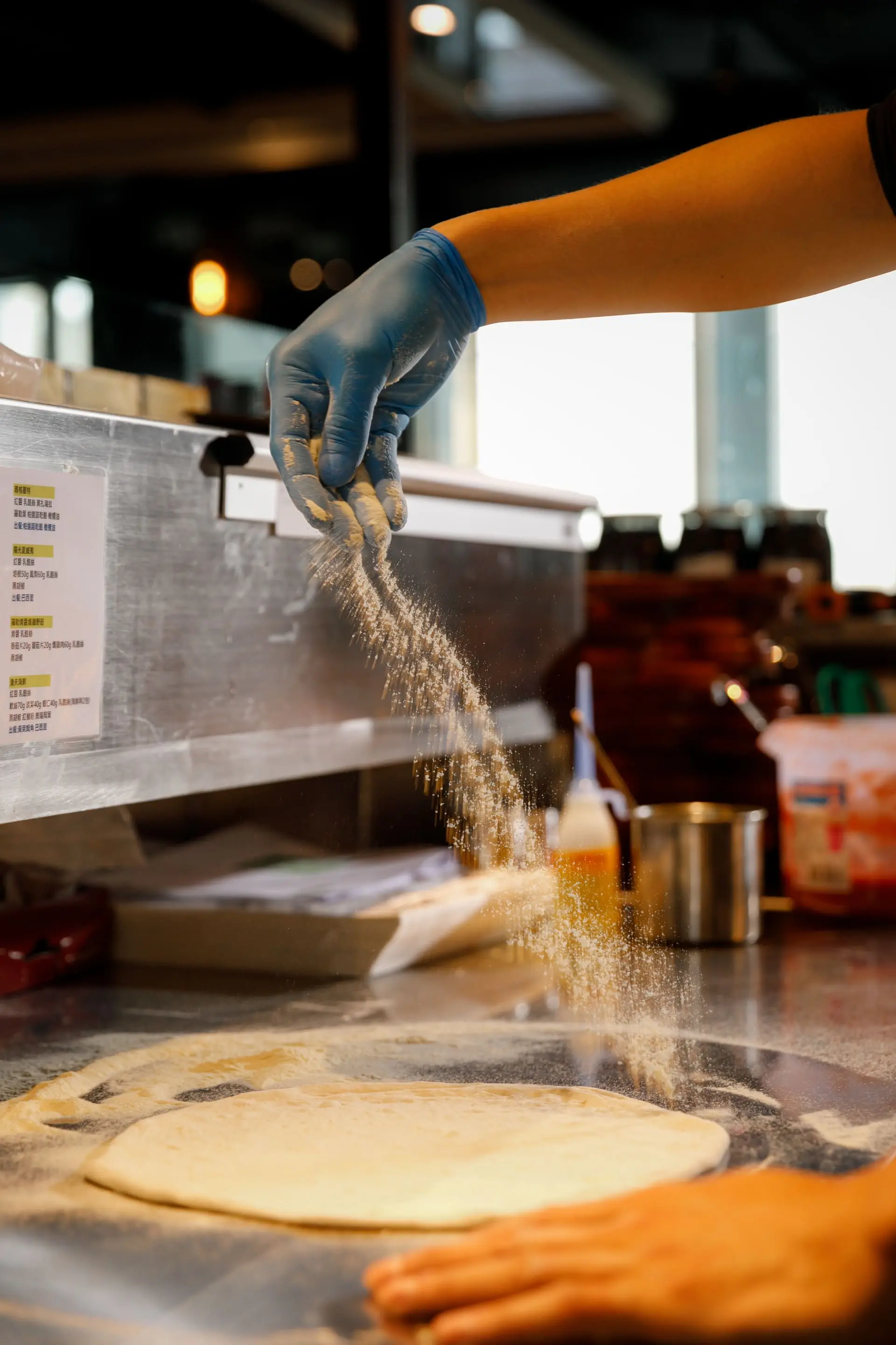 異鄉‧義香 義式餐廳精選【默爾more】默爾more的手工披薩均為現點現做，能讓客人吃到最即時的美味。