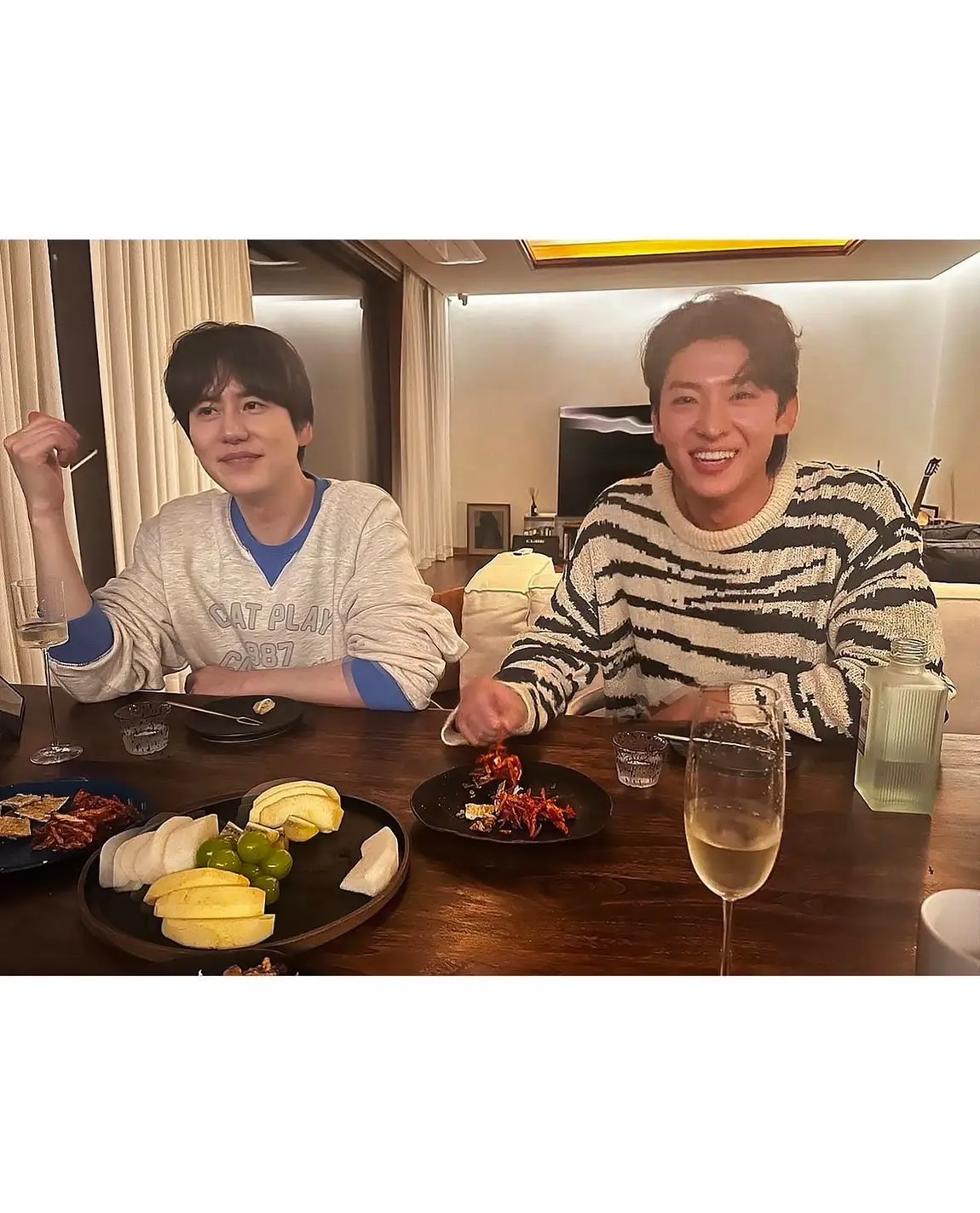 Netflix熱門戀綜《單身即地獄4》主持群【ig Jinkyunghong】金珍映dex與圭賢合照