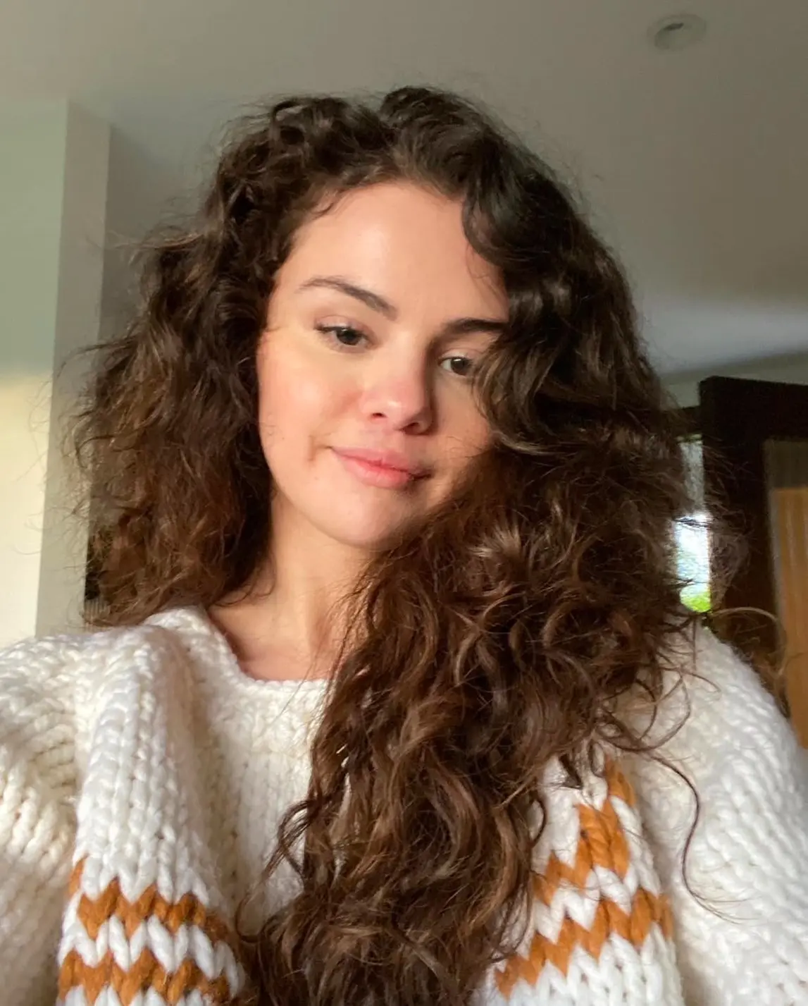 2025美式妝容趨勢【ig Selenagomez】自然妝前打底範例