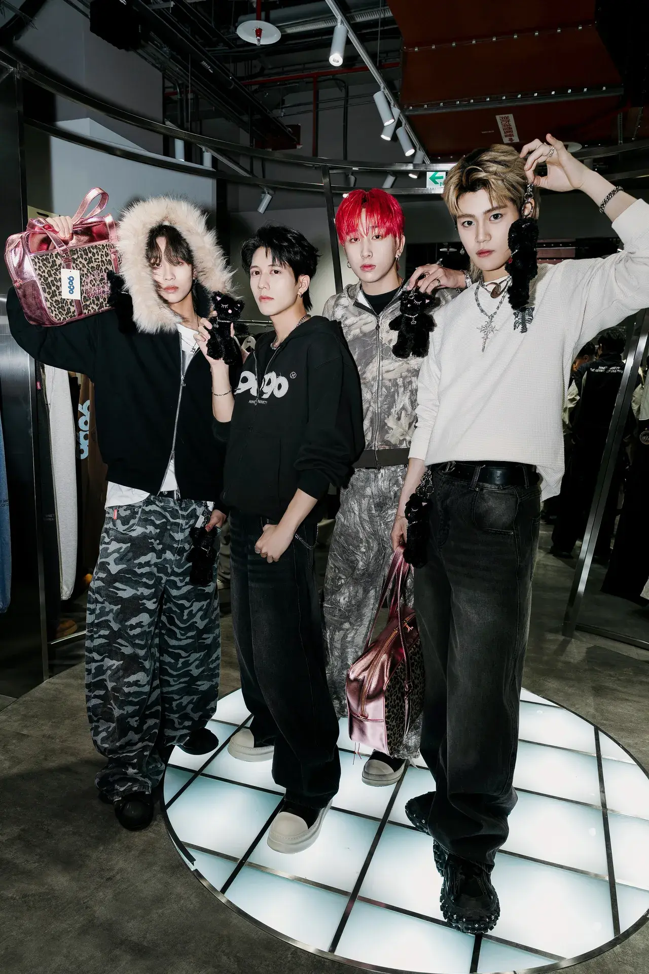 Scool成員：萊恩、陳立其rickey、鄭元昕、周孟潾