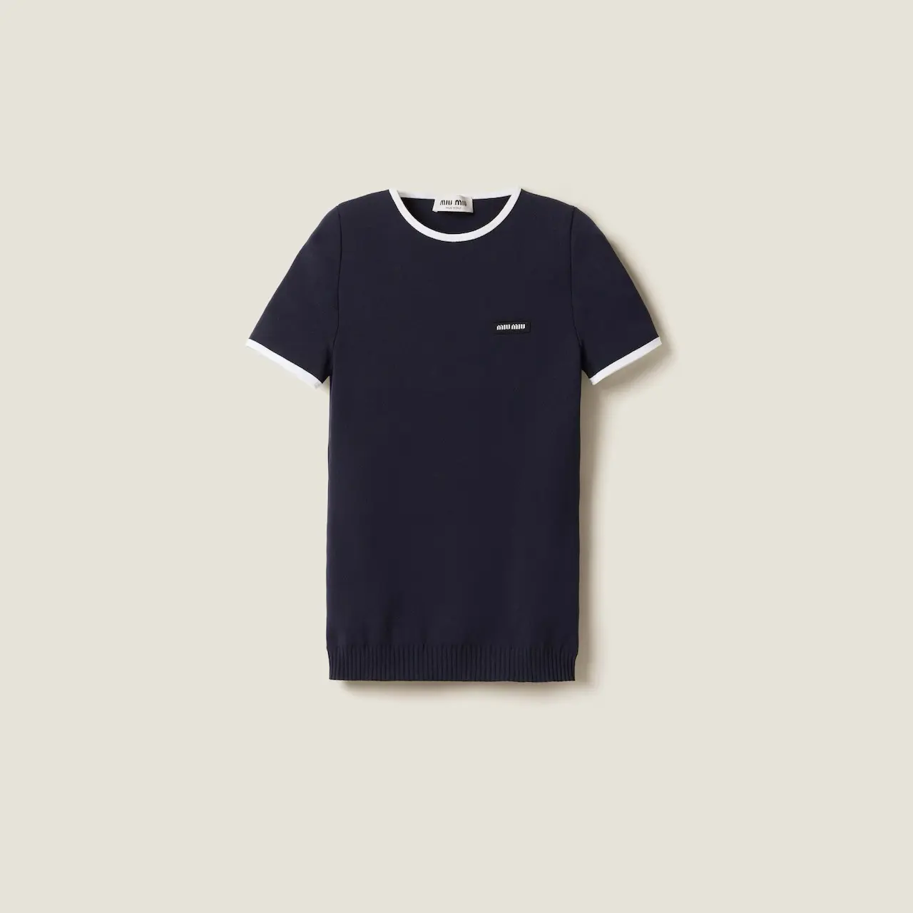 2025春夏穿搭指南！用「可麗露風」混搭流行元素【miu Miu 】機能性紗線圓領毛衣