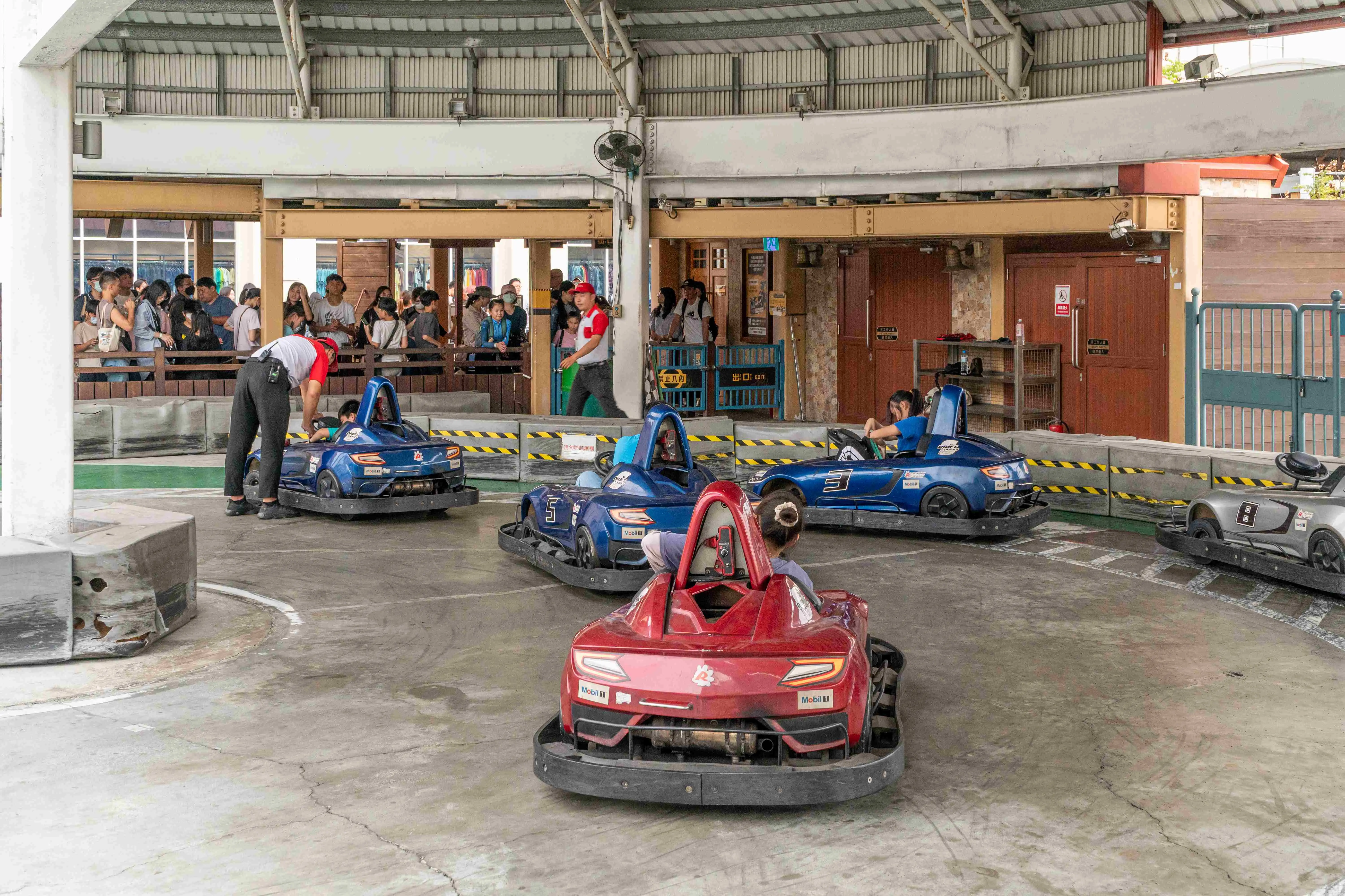 【skm Park Outlets】鈴鹿賽道樂園4.19六 6.1日推出「全中運挺好玩」活動，台南市學生憑學生證可享樂園全日暢玩 399 元。