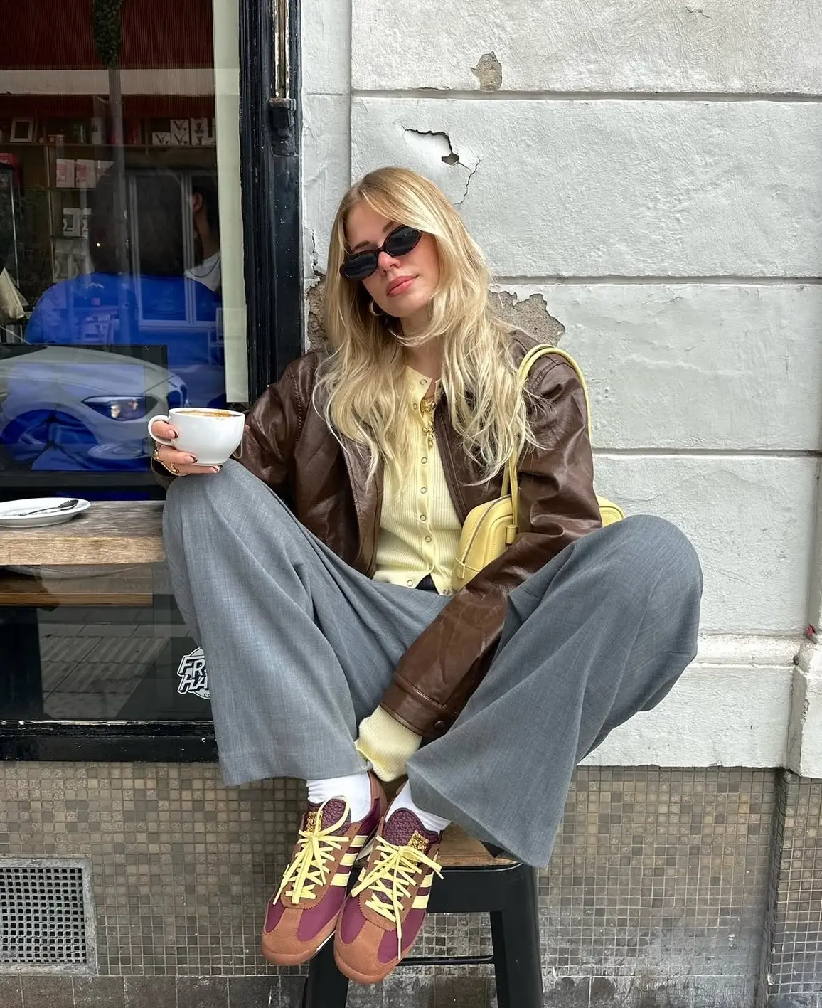 2025春夏穿搭指南！用「可麗露風」混搭流行元素【ig Linda.sza】明亮的鵝黃色完美融入大地棕