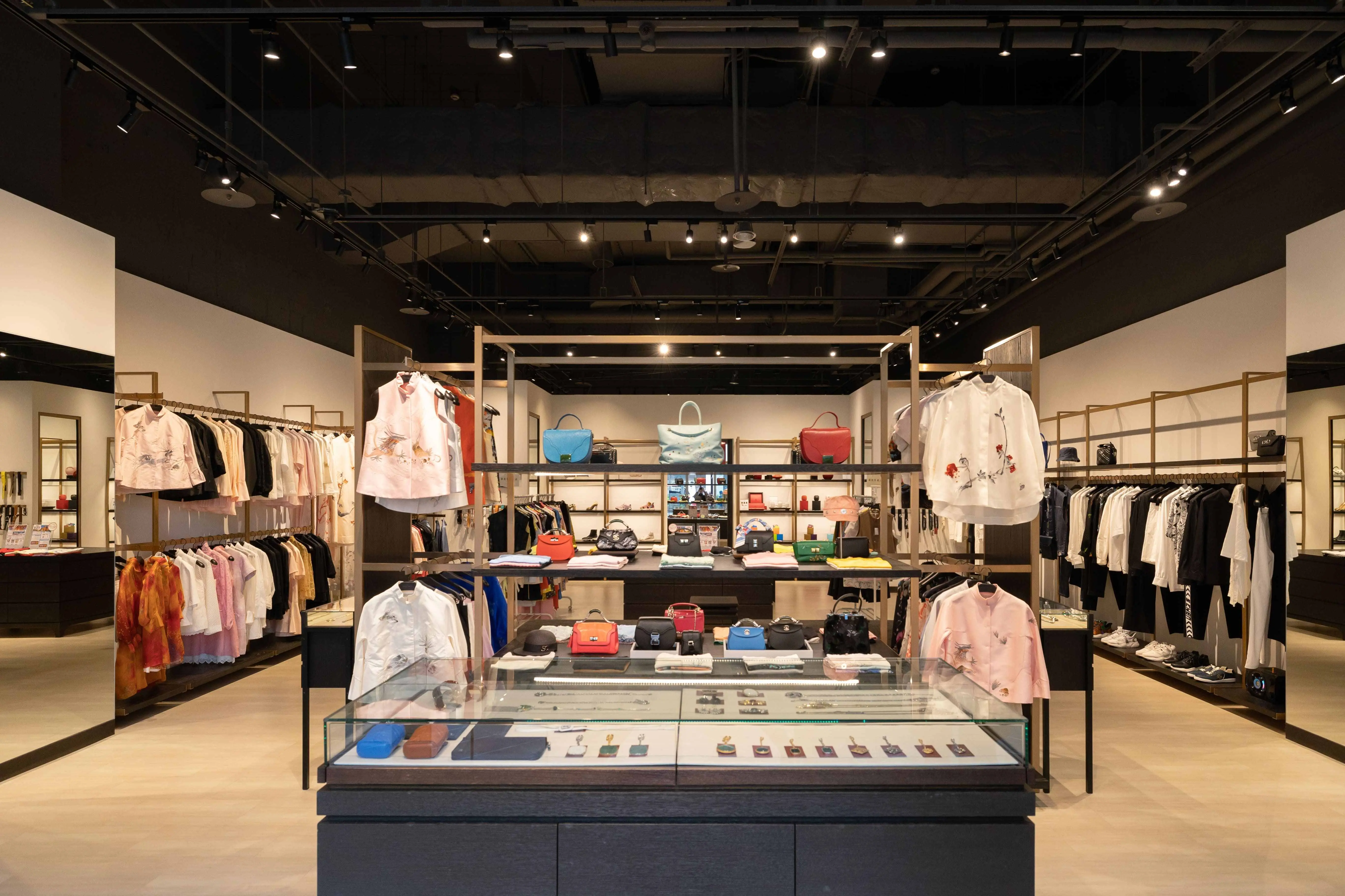 Shiatzy Chen 夏姿 東方刺繡美學與現代剪裁結合