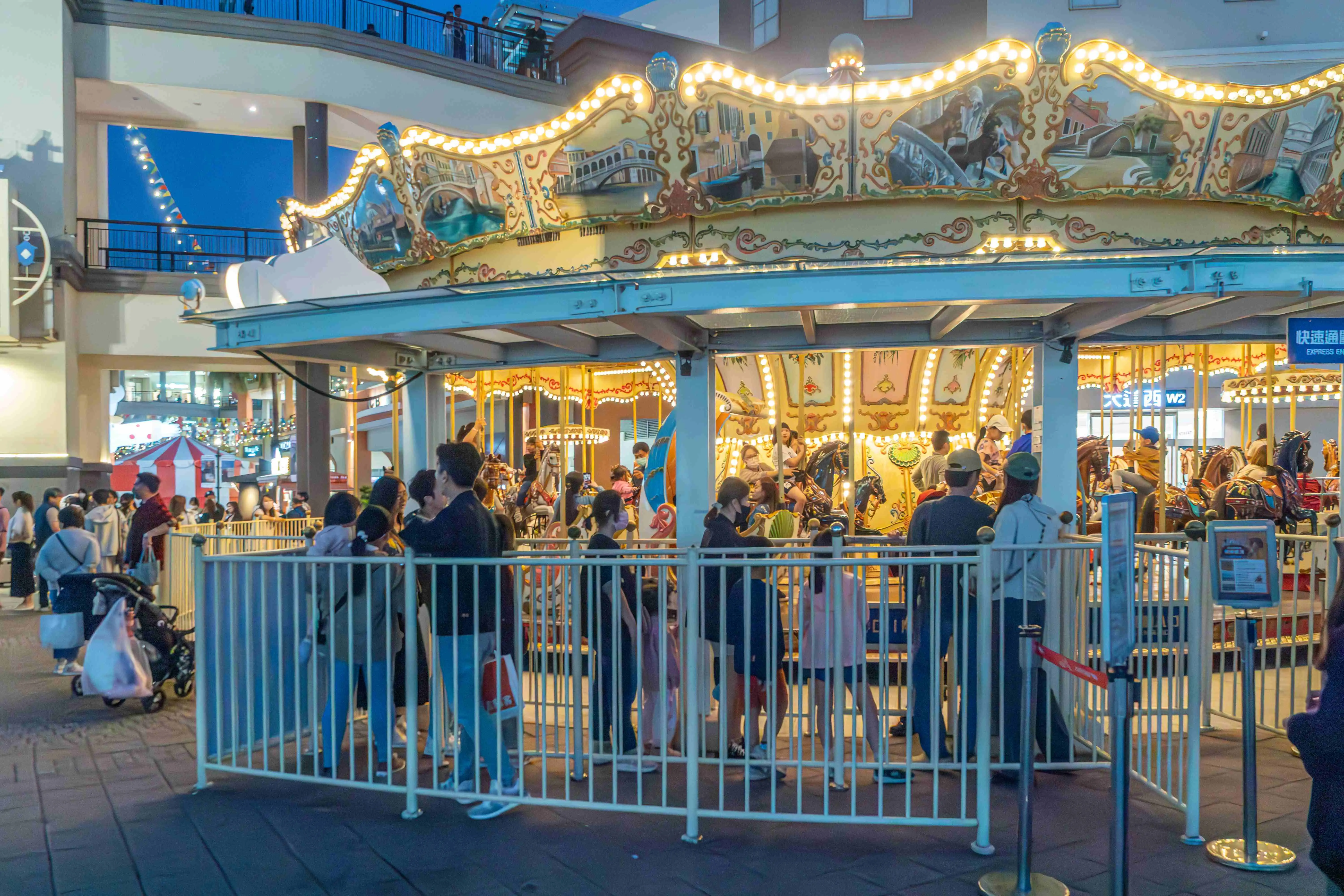 【skm Park Outlets】鈴鹿賽道樂園4.10四 6.1日推出「狂歡樂一夏」，樂園單人全日暢遊只要 666 元，還加贈 Snowin 滑雪學校體驗課程優惠券。