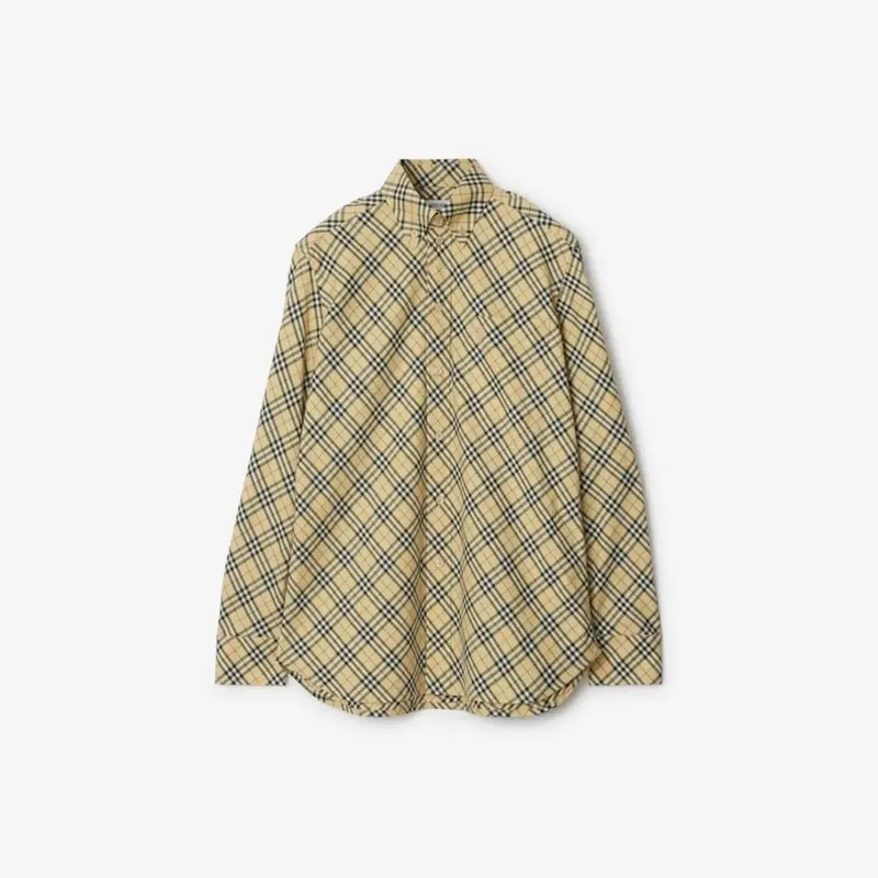 2025春夏穿搭指南！用「可麗露風」混搭流行元素【burberry 】格紋棉質襯衫