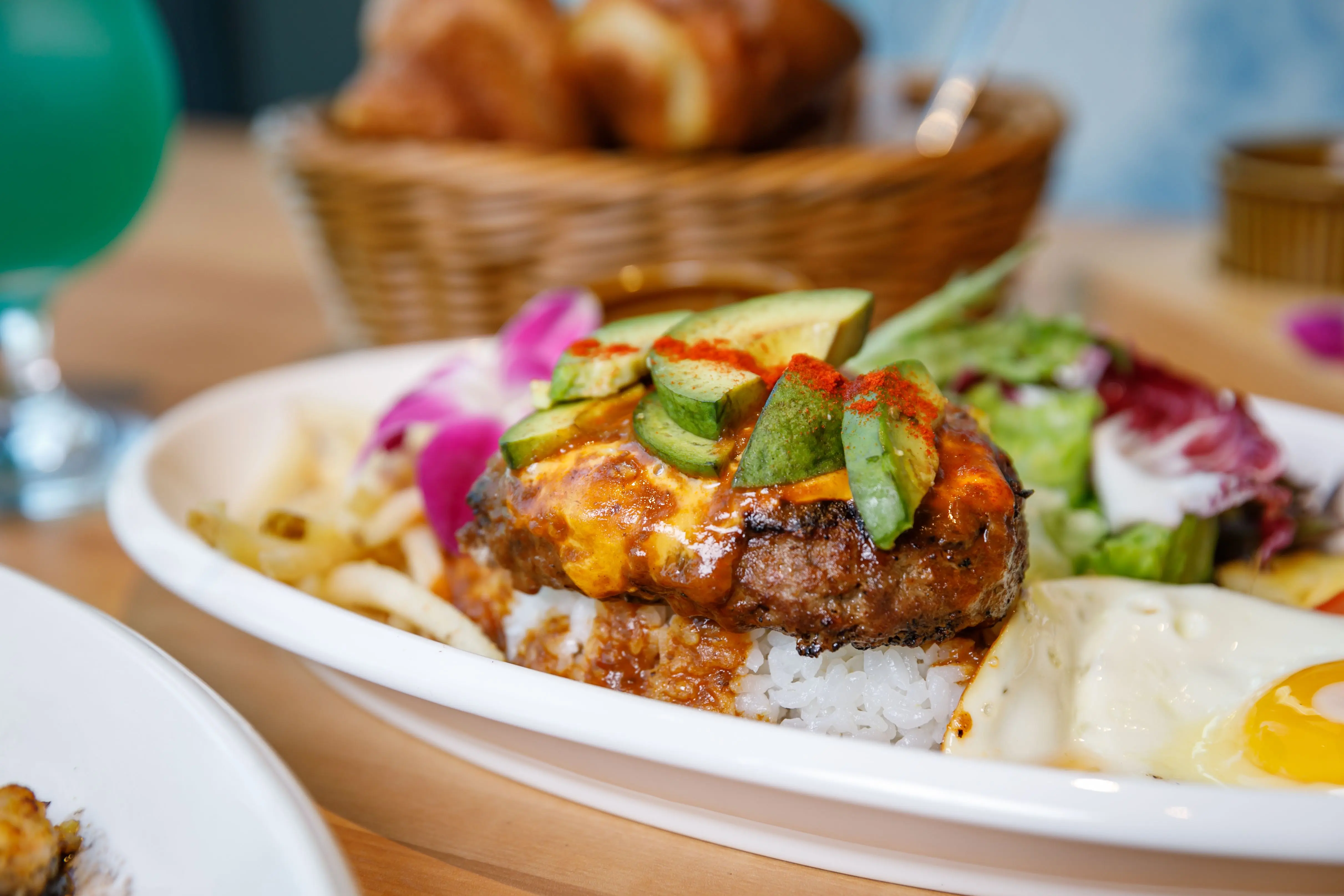 【la Ohana】起士酪梨漢堡 Loco Moco