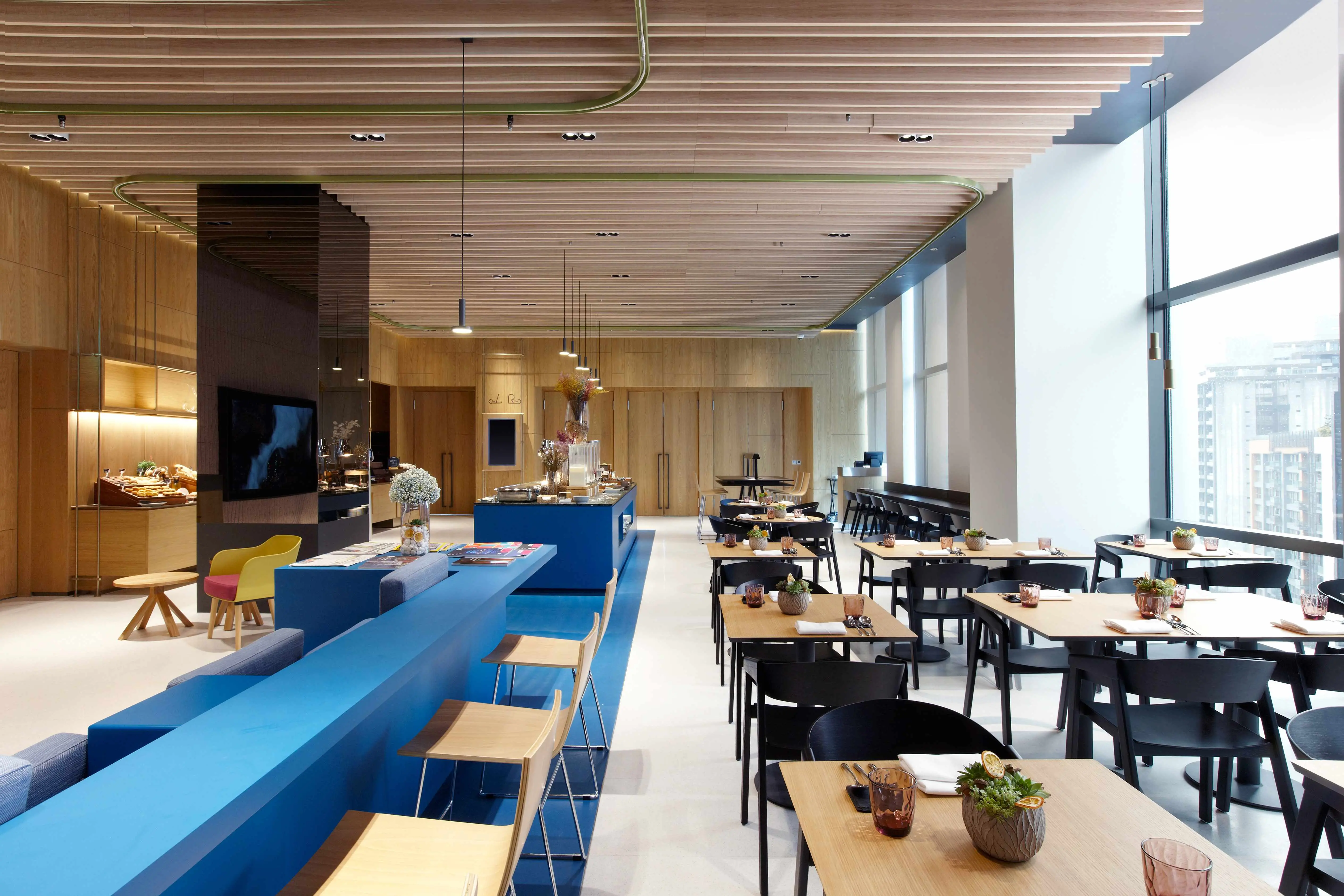 南港老爺行旅歡慶6周年 書泊 Nova【書泊 Nova】館內餐廳soft Kitchen，供應自助式早餐、午間套餐及酒水飲品。