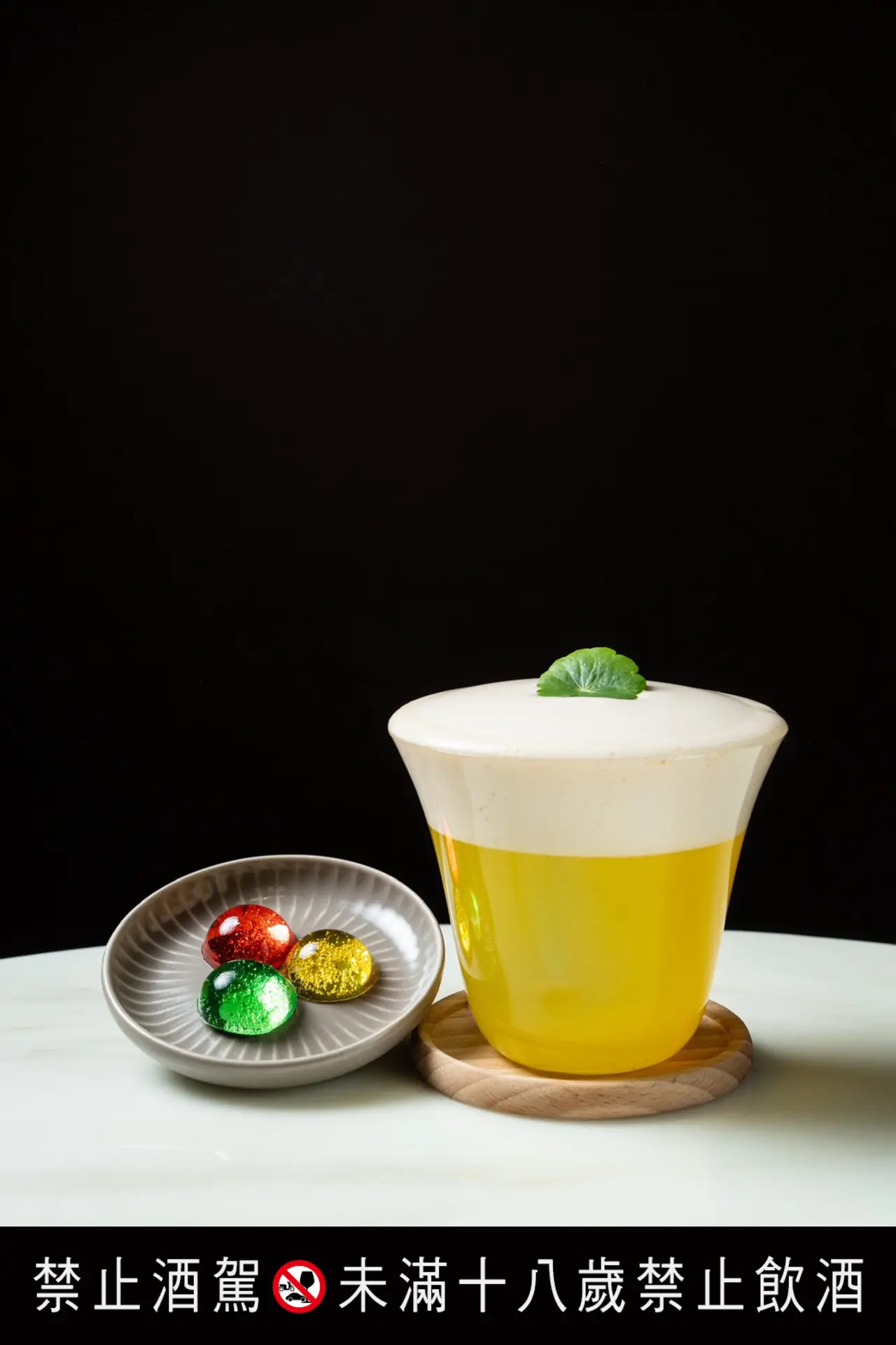 Asias 50 Best Bars台中vender 「langan Tofu」巧妙融入龍眼及杏仁風味,點綴的茶泡沫更營造有如杏仁豆腐的綿密口感。