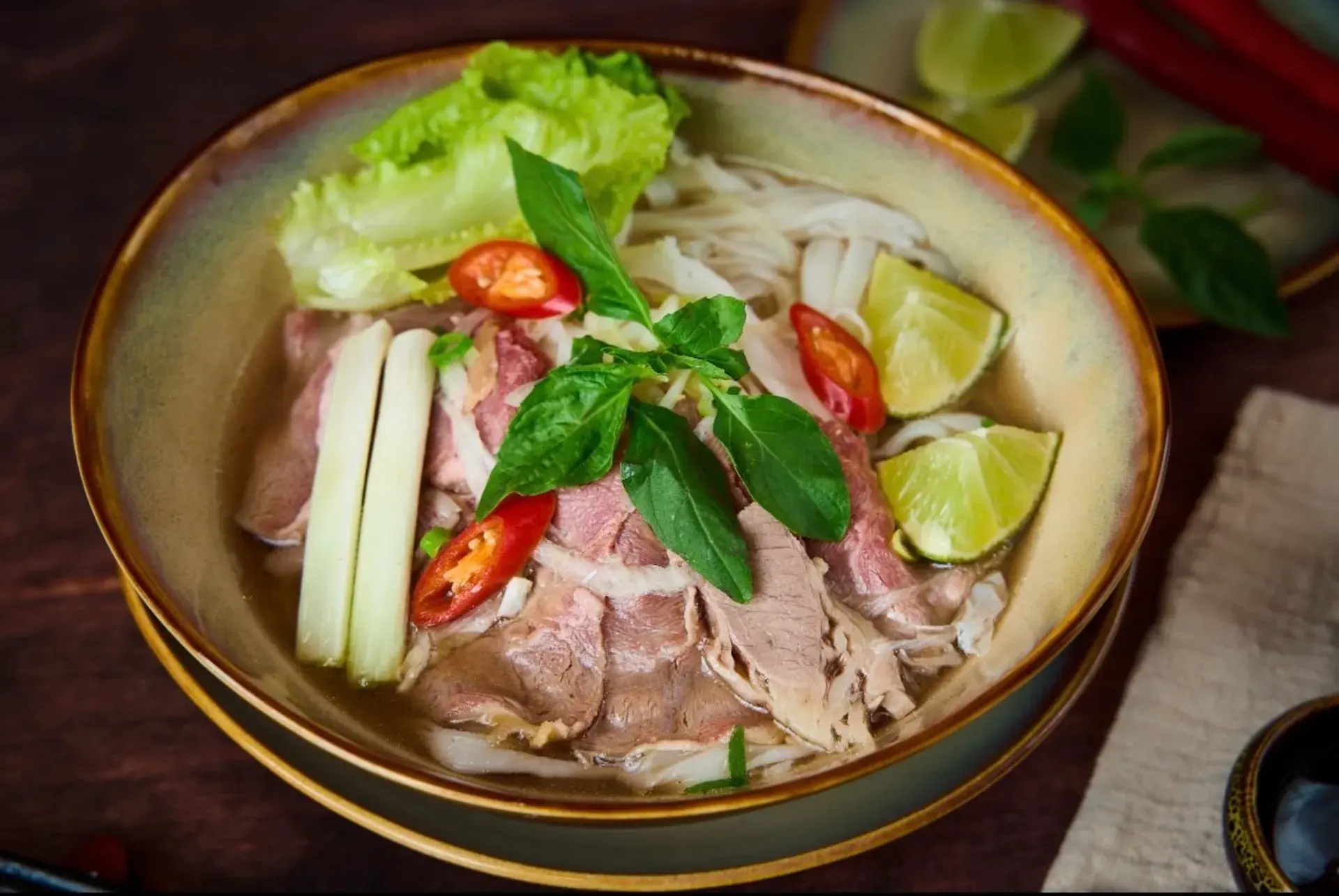 東南亞餐廳推薦 南洋料理美食17 越南的經典美味「牛肉河粉」。
