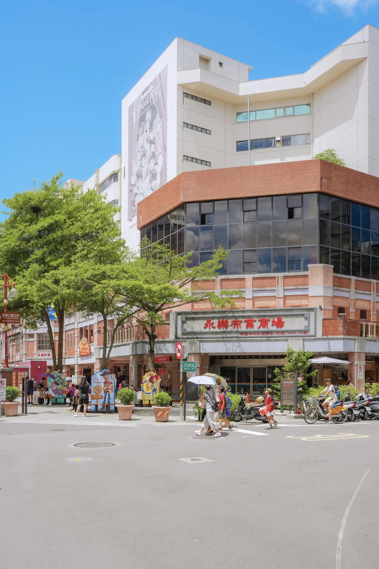 圖４：擅⻑光影構圖的「郭孝信 咖啡廳與旅行」곽효신 카페 그리고 여행 Hyoshinkwak，以「臺北攝影散策日記」為題，走訪大稻埕等處，記錄臺北這座城